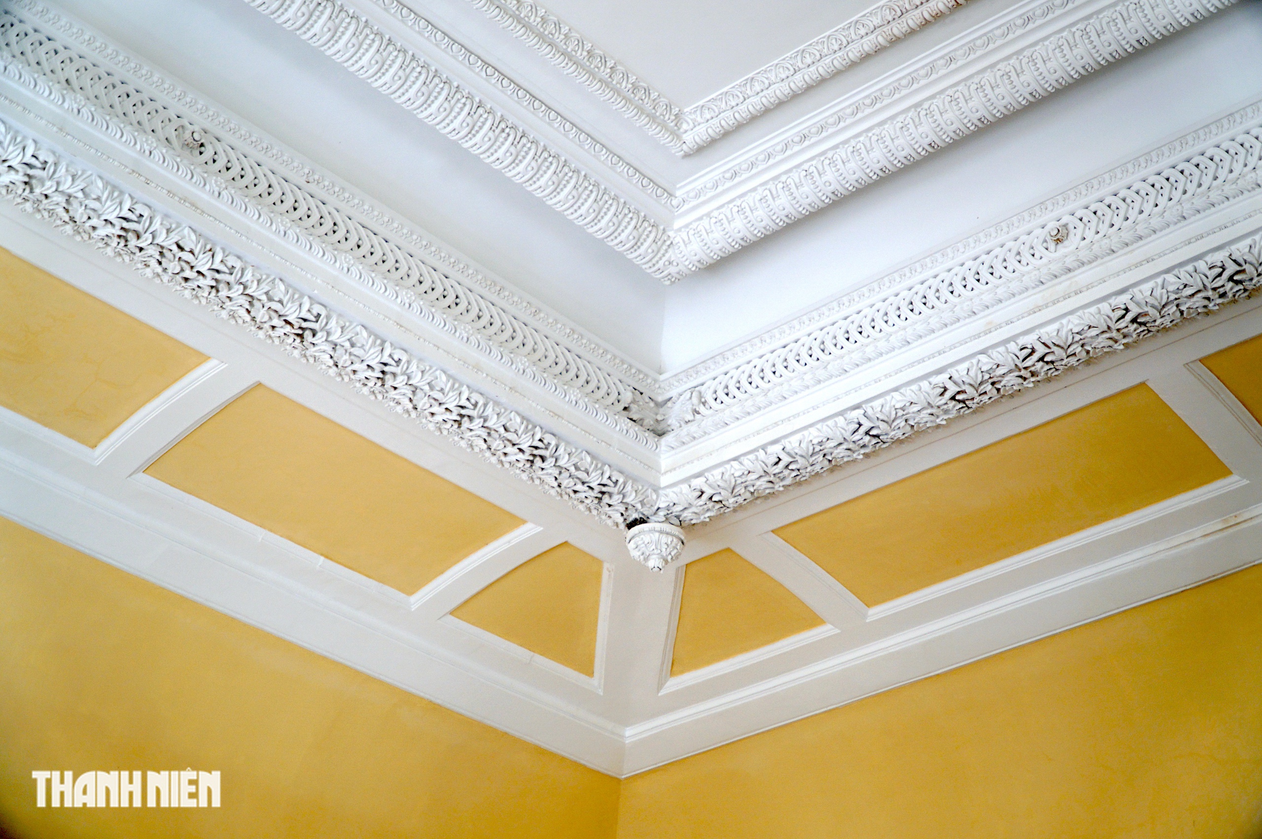 Tượng nữ thần c&ocirc;ng l&yacute; v&agrave; ph&ugrave; đi&ecirc;u cổ trong T&ograve;a &aacute;n Nh&acirc;n d&acirc;n TP.HCM - Ảnh 12.