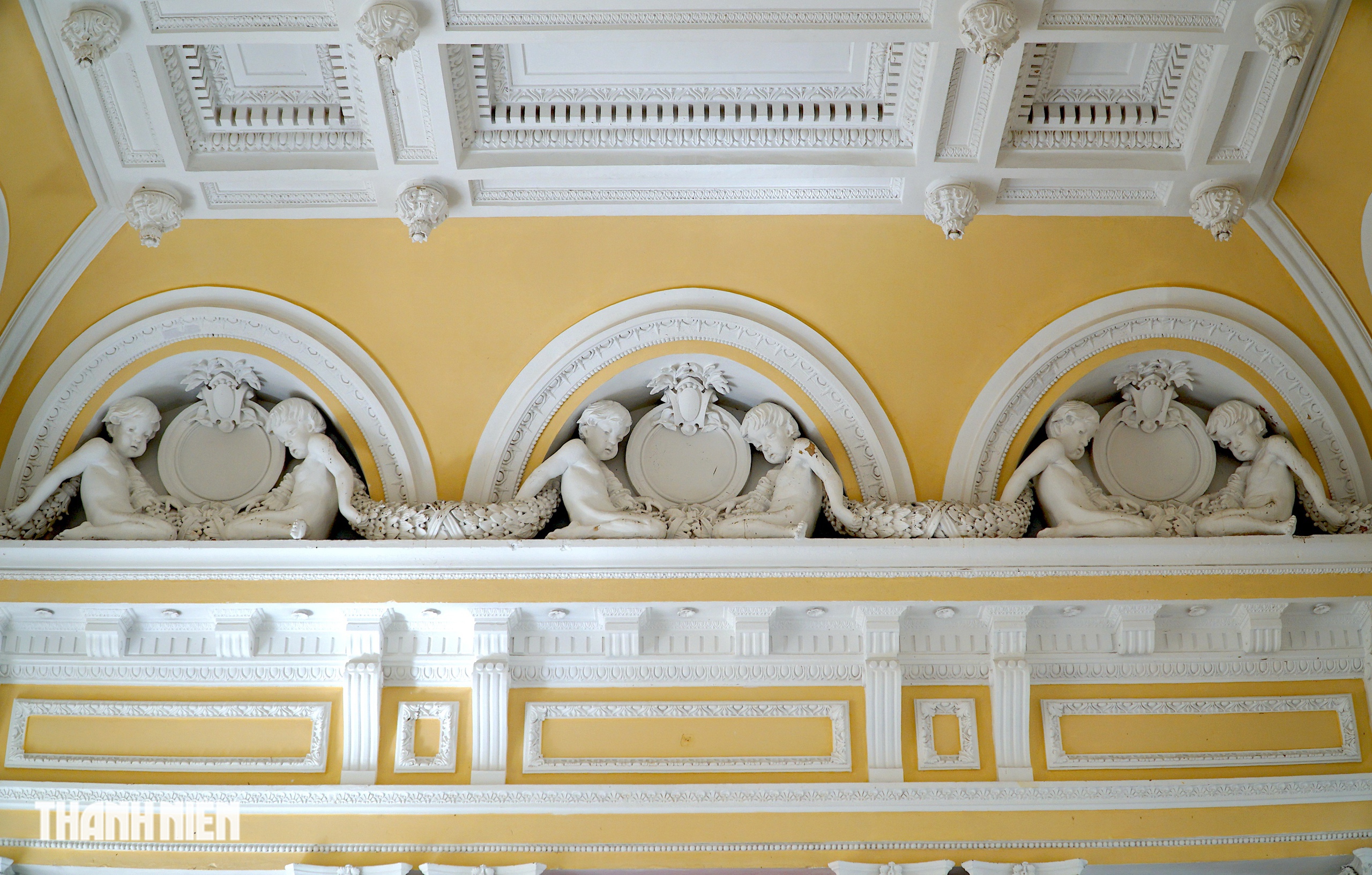 Tượng nữ thần c&ocirc;ng l&yacute; v&agrave; ph&ugrave; đi&ecirc;u cổ trong T&ograve;a &aacute;n Nh&acirc;n d&acirc;n TP.HCM - Ảnh 11.