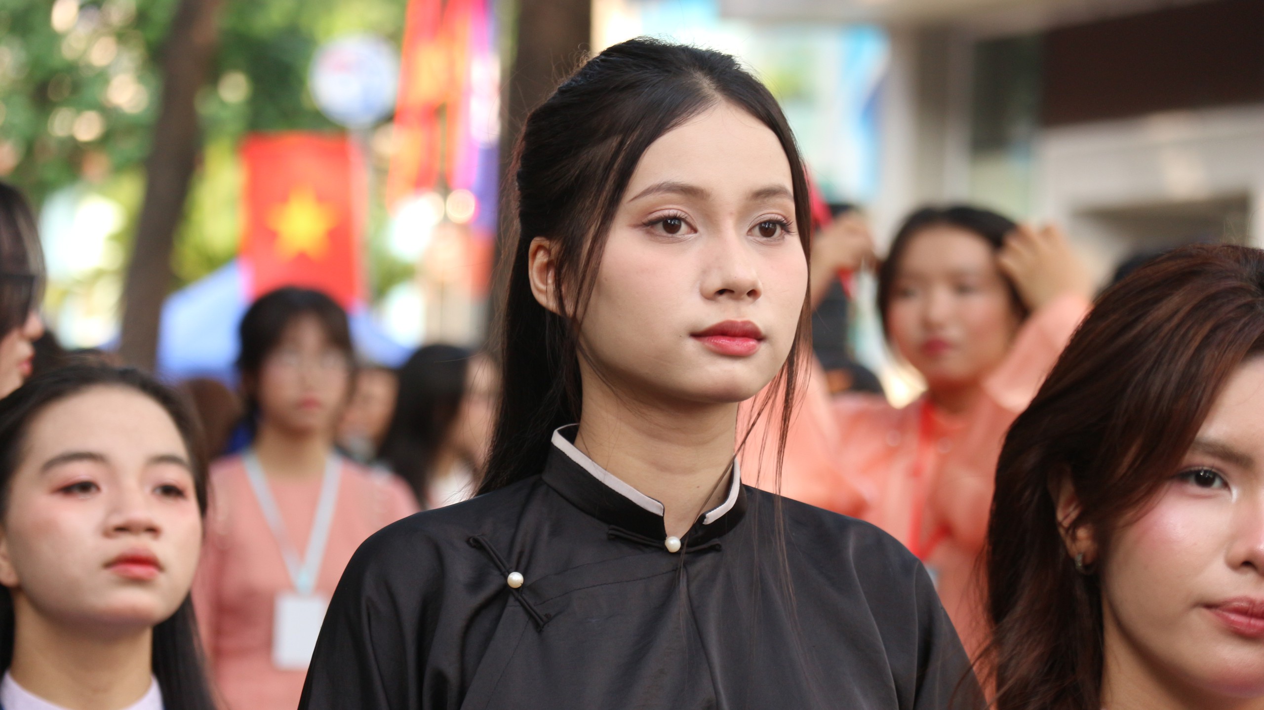 Dàn trai xinh gái đẹp bất ngờ phủ kín đường Võ Văn Tần, Pasteur... - Ảnh 7.