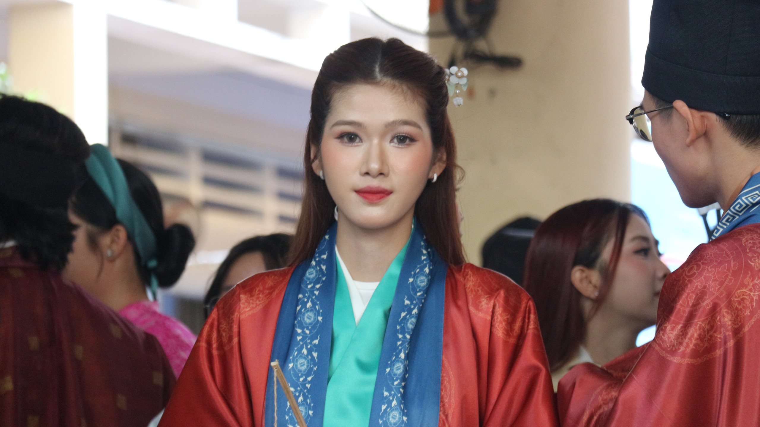 Dàn trai xinh gái đẹp bất ngờ phủ kín đường Võ Văn Tần, Pasteur... - Ảnh 10.