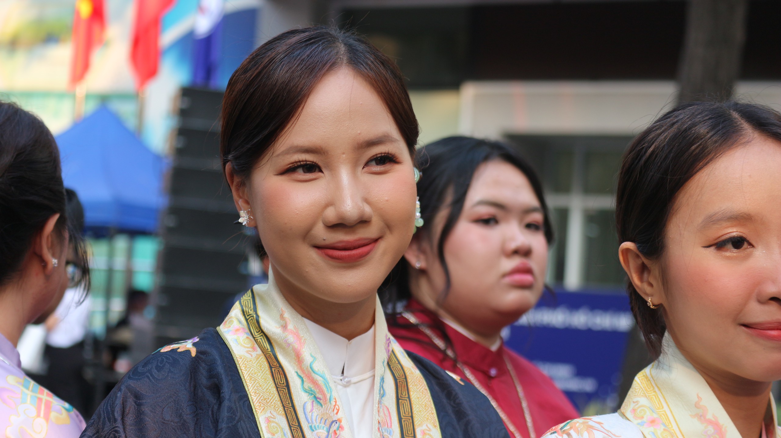 Dàn trai xinh gái đẹp bất ngờ phủ kín đường Võ Văn Tần, Pasteur... - Ảnh 8.