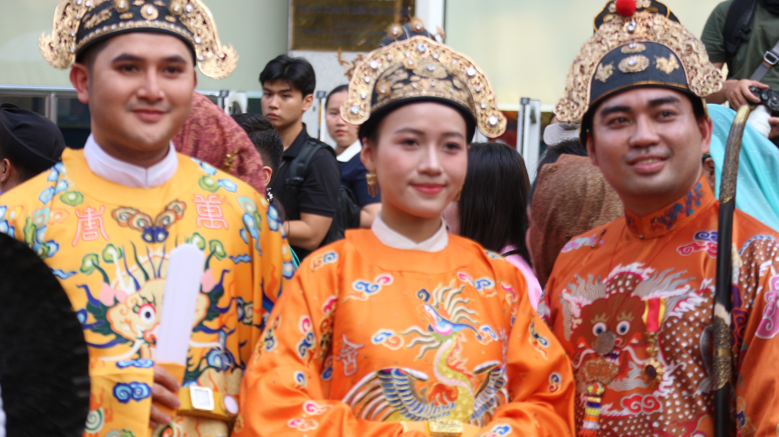 Dàn trai xinh gái đẹp bất ngờ phủ kín đường Võ Văn Tần, Pasteur... - Ảnh 4.