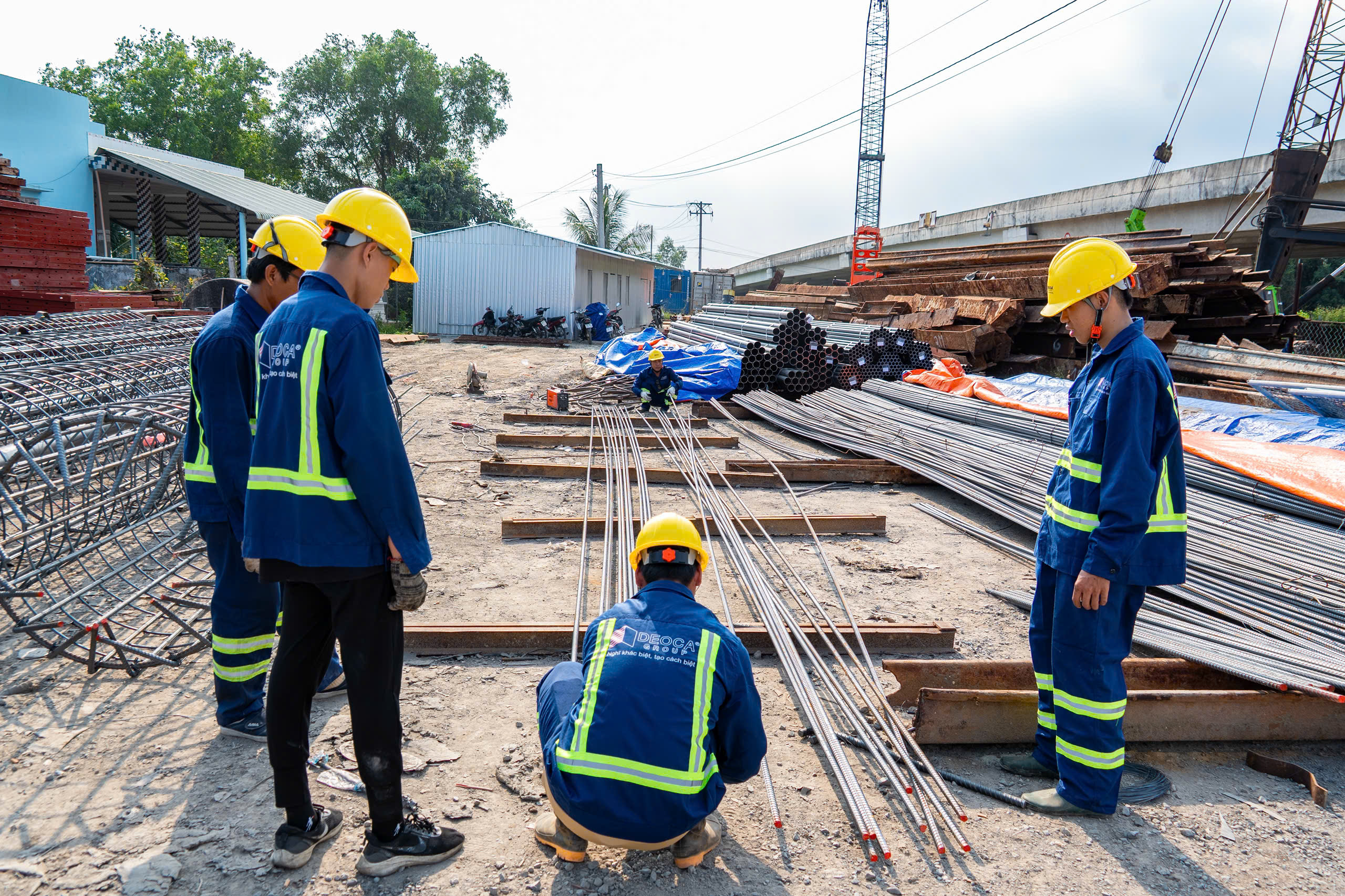 Dự án mở rộng cao tốc TP.HCM đi miền Tây chịu áp lực vì thiếu vật liệu - Ảnh 1.