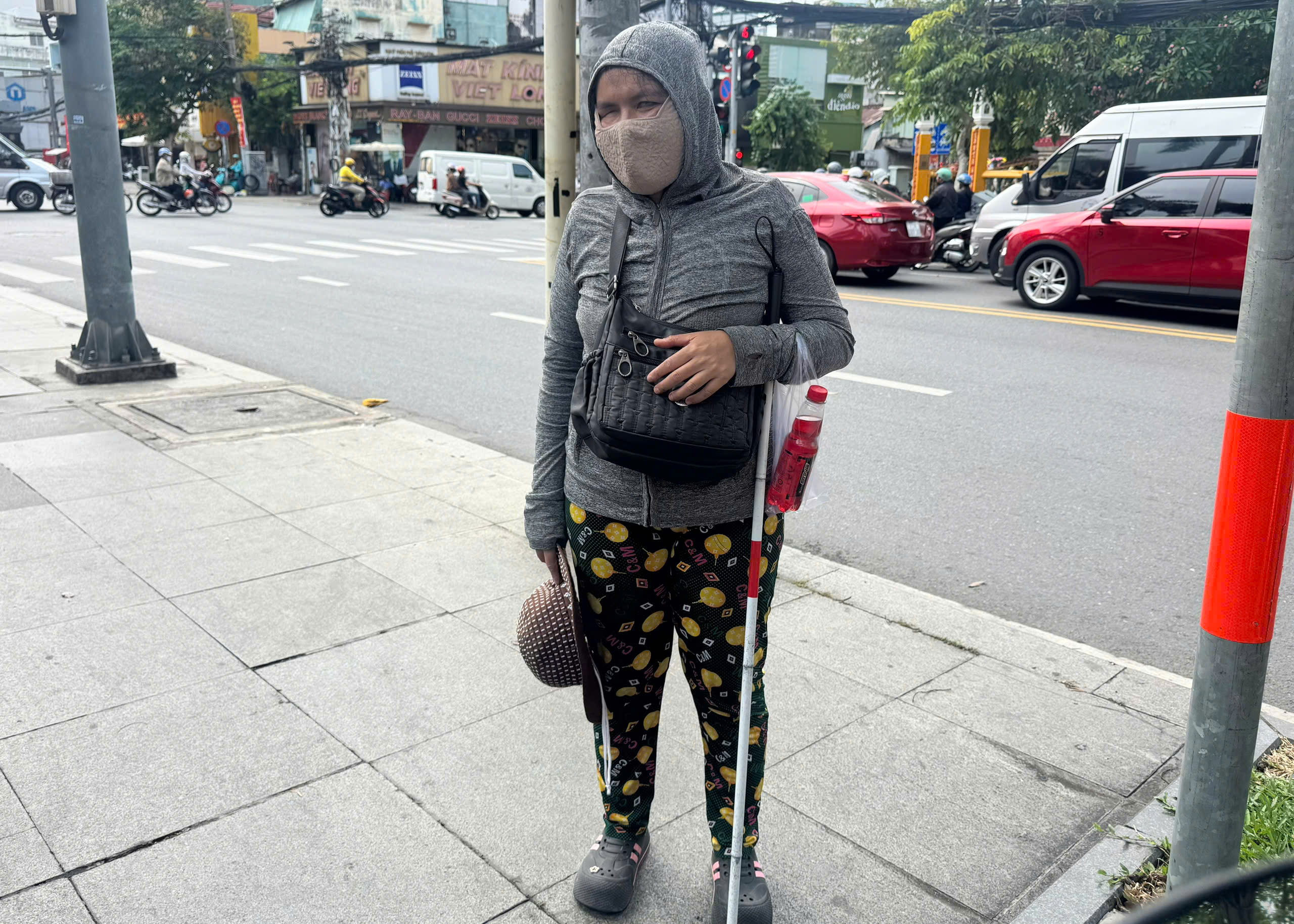 Vòng xoáy vé số 'mua đứt bán đoạn': Nghiệt ngã phận đời khiếm khuyết- Ảnh 2.