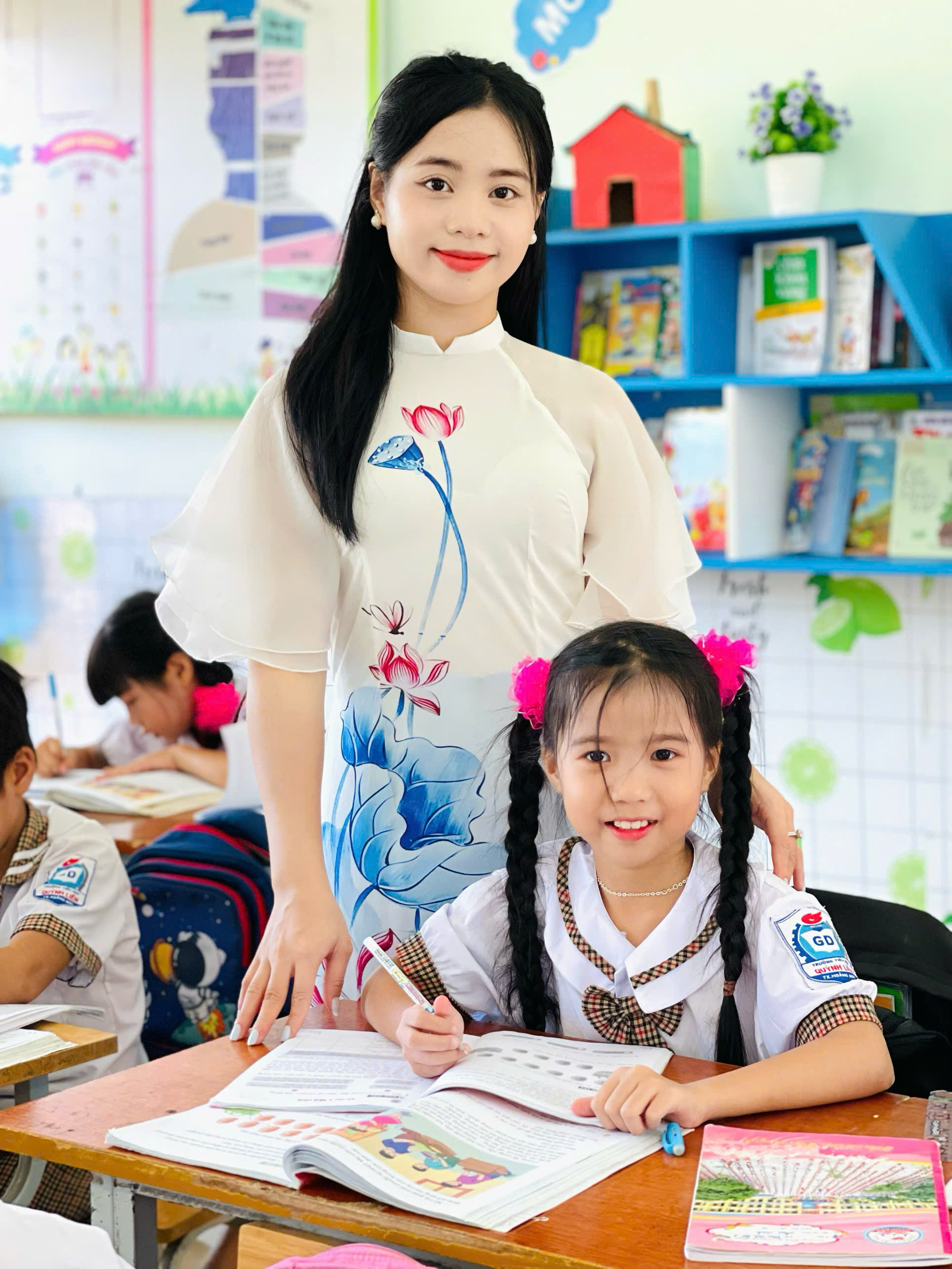 Kh&aacute;t vọng cống hiến của đại biểu Quốc hội trẻ nhất nước- Ảnh 1.