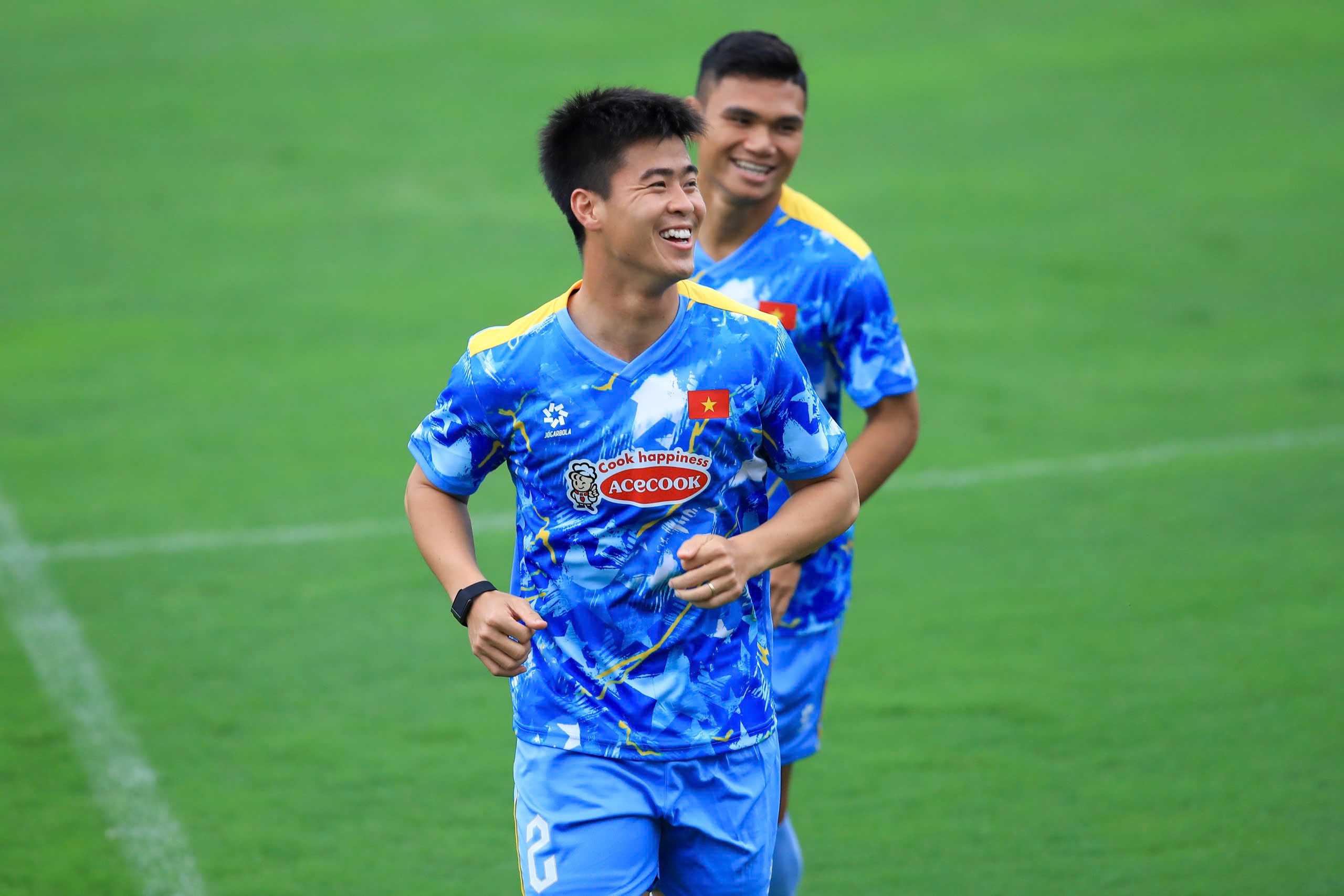 Ho&agrave;ng H&ecirc;n h&ograve;a nhập nhanh, tập cực sung c&ugrave;ng đội tuyển Việt Nam: 'T&ocirc;i muốn thắng Malaysia'- Ảnh 12.