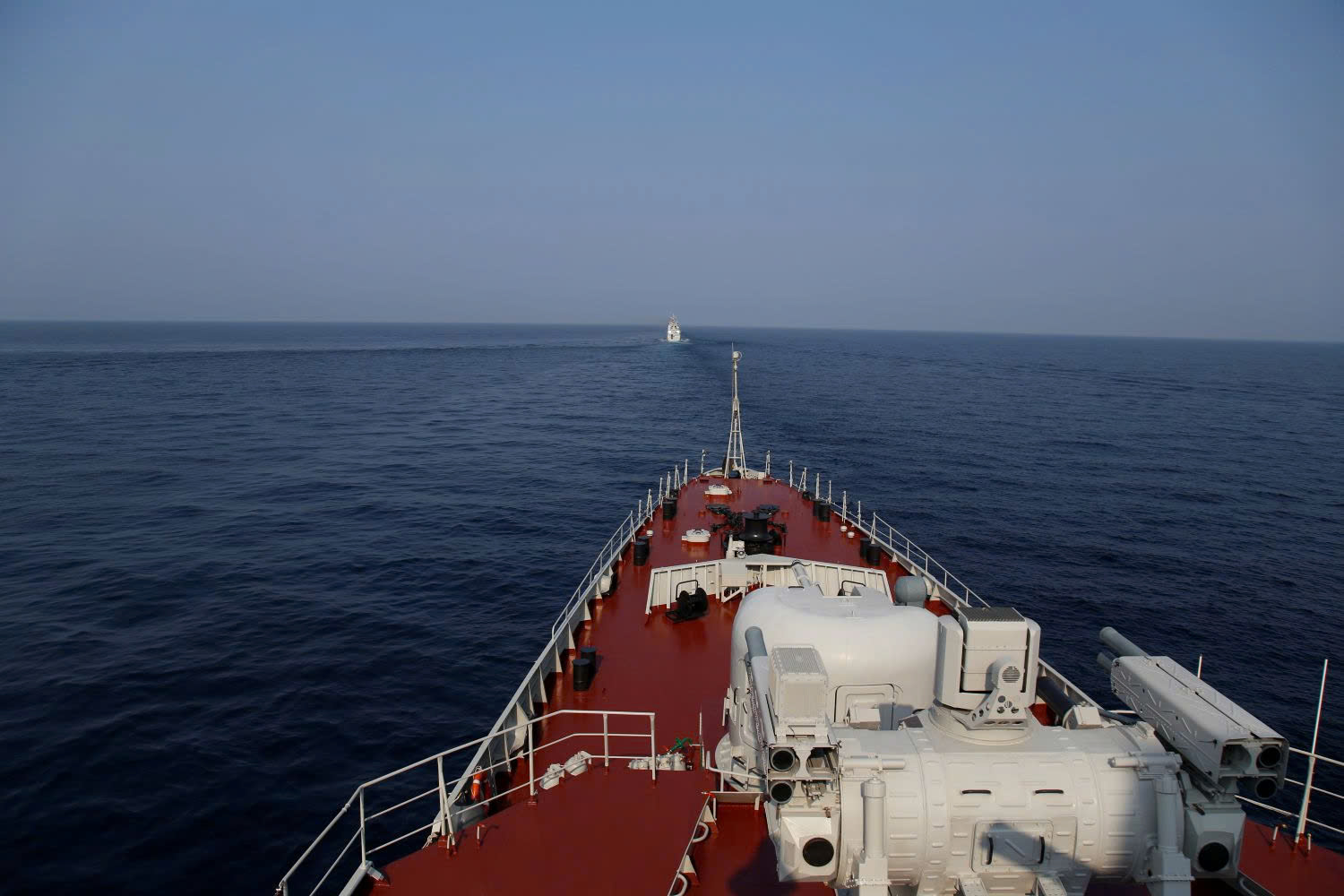 28 giờ Hải quân Việt Nam - Trung Quốc tuần tra, huấn luyện trên vịnh Bắc bộ- Ảnh 4. 28 giờ Hải quân Việt Nam - Trung Quốc tuần tra, huấn luyện trên vịnh Bắc bộ- Ảnh 4.