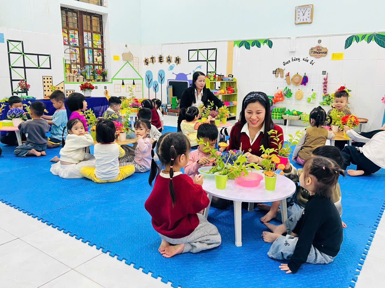 H&agrave;ng trăm gi&aacute;o vi&ecirc;n Nghệ An mỏi m&ograve;n chờ thăng hạng gi&aacute;o vi&ecirc;n hạng 2 - Ảnh 1.