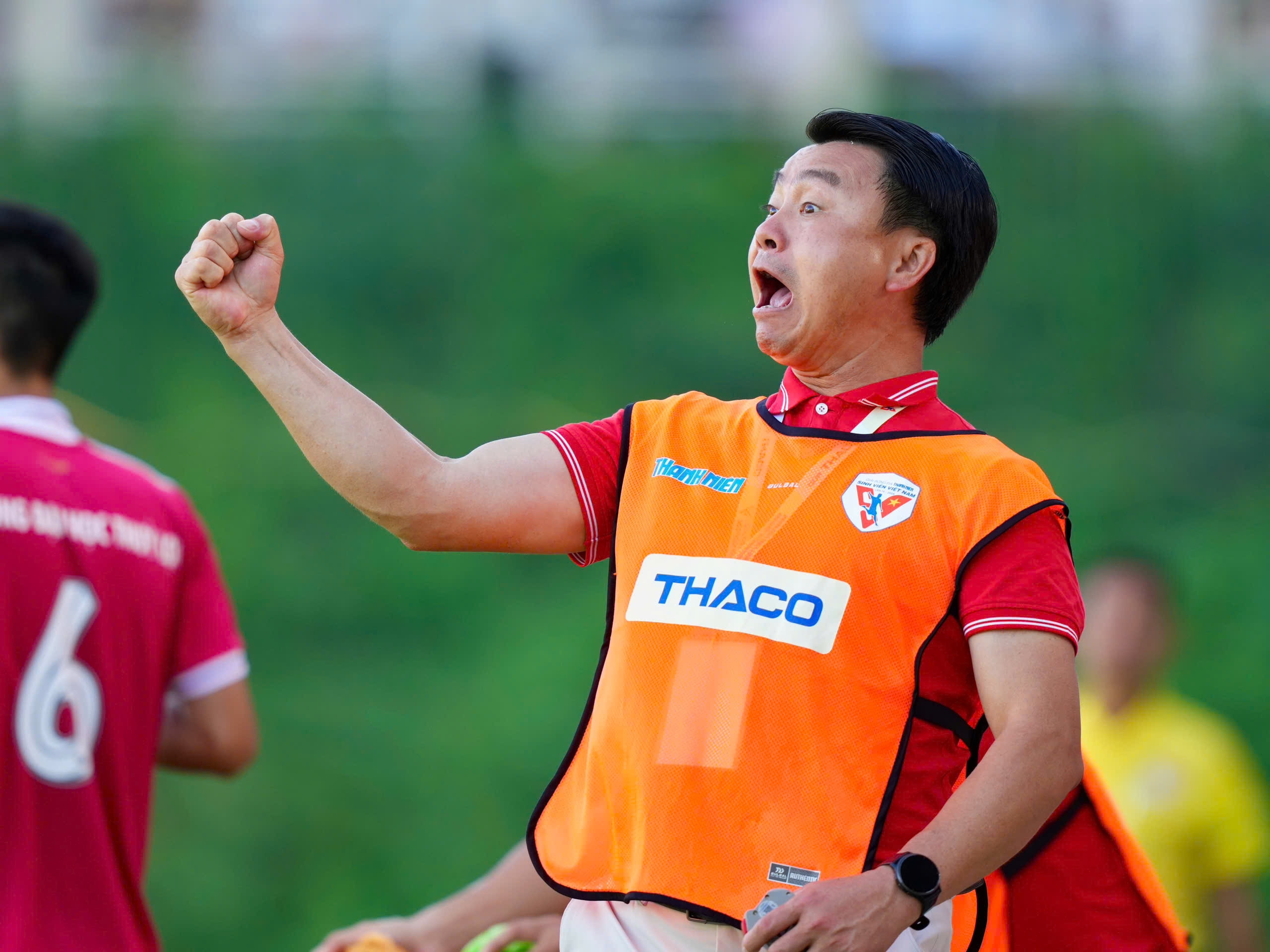 Món quà đặc biệt tặng con gái của HLV Vũ Văn Trung- Ảnh 2.