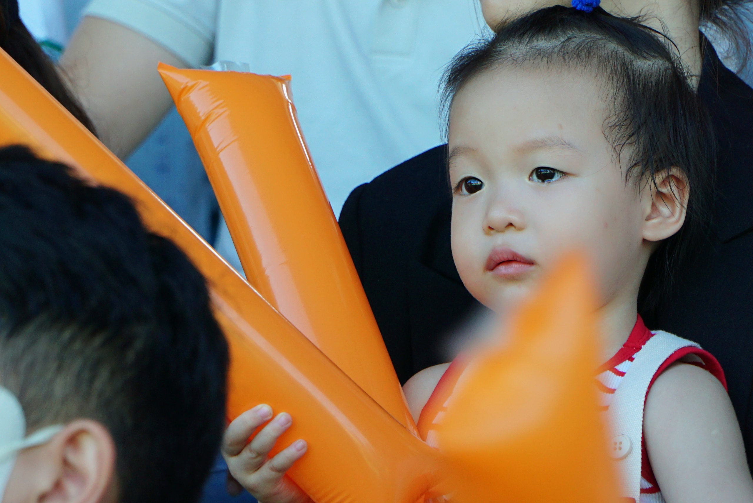 Kh&aacute;n giả nh&iacute; cổ vũ nồng nhiệt trong trận chung kết b&oacute;ng đ&aacute; TNSV THACO cup 2026- Ảnh 6.