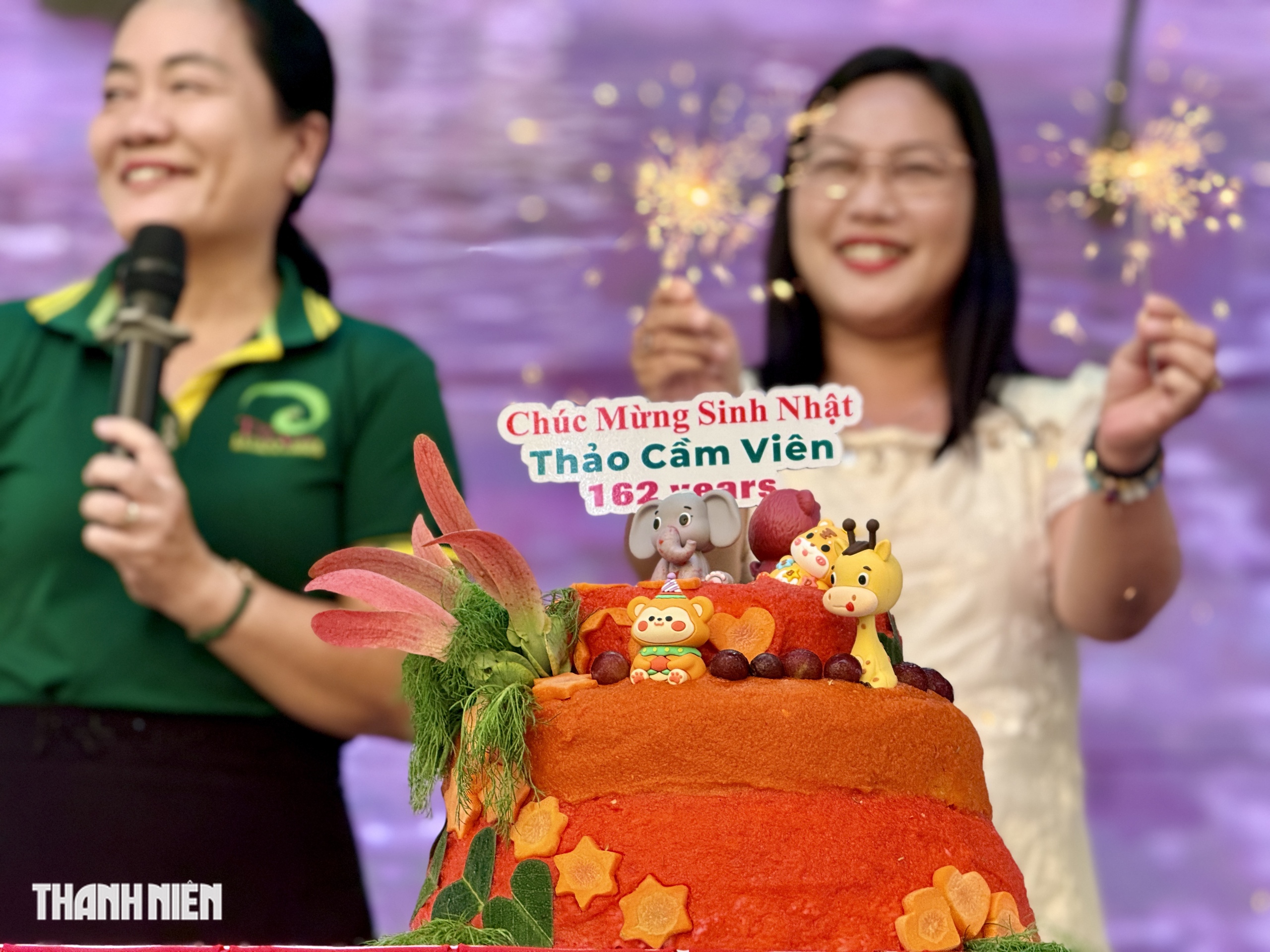 Du kh&aacute;ch nh&iacute; h&agrave;o hứng xem 'idol Zoobiz' diễu h&agrave;nh 162 năm Thảo Cầm Vi&ecirc;n S&agrave;i G&ograve;n - Ảnh 9.