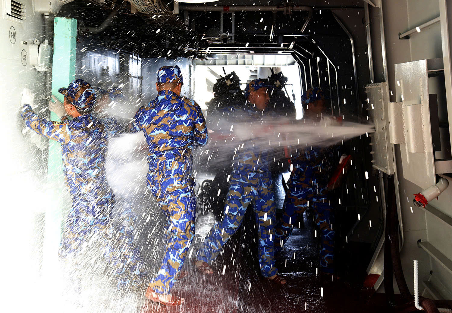 28 giờ Hải quân Việt Nam - Trung Quốc tuần tra, huấn luyện trên vịnh Bắc bộ- Ảnh 11.