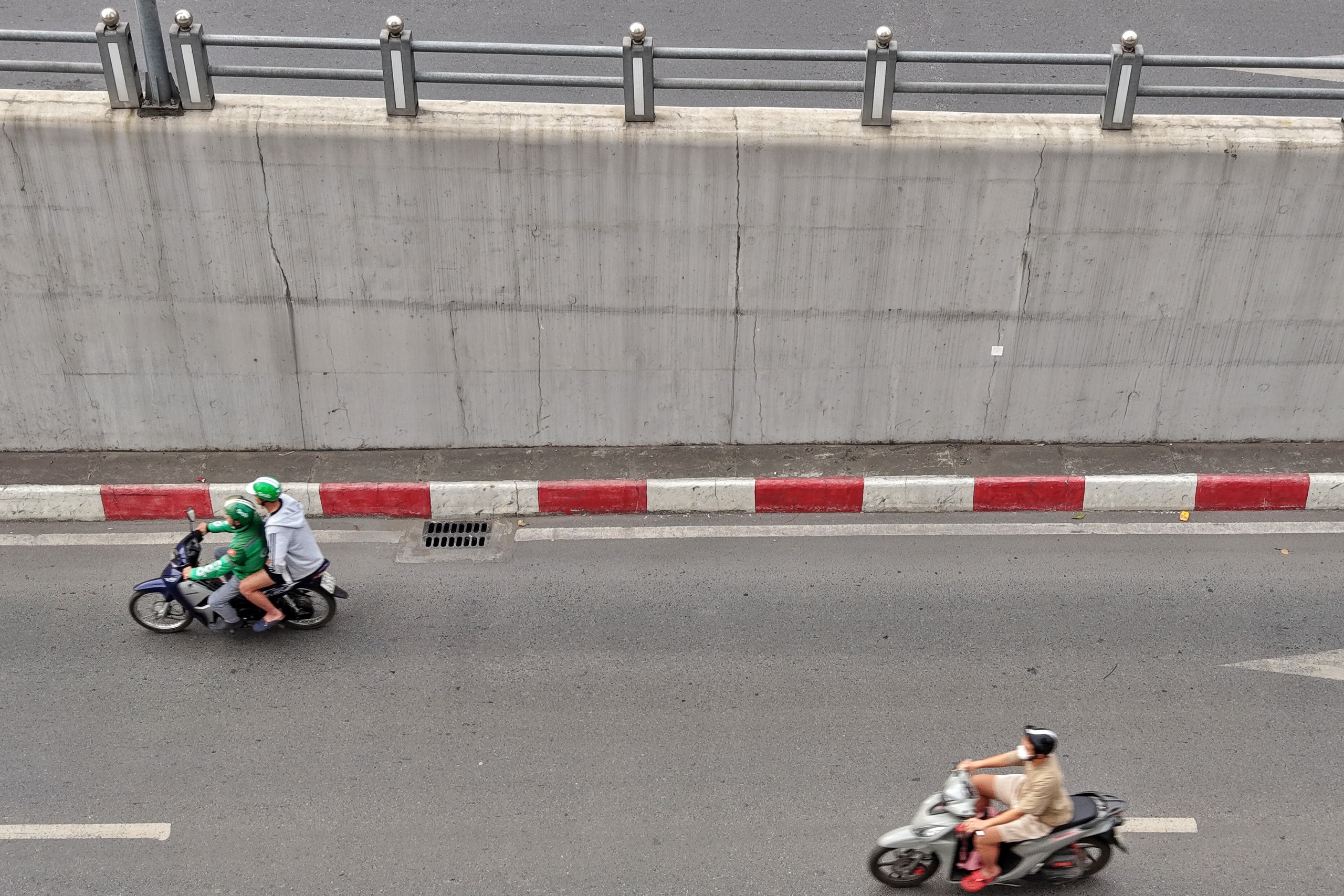 Hầm chui 700 tỉ đồng ở Hà Nội xuất hiện nhiều vết nứt - Ảnh 7.