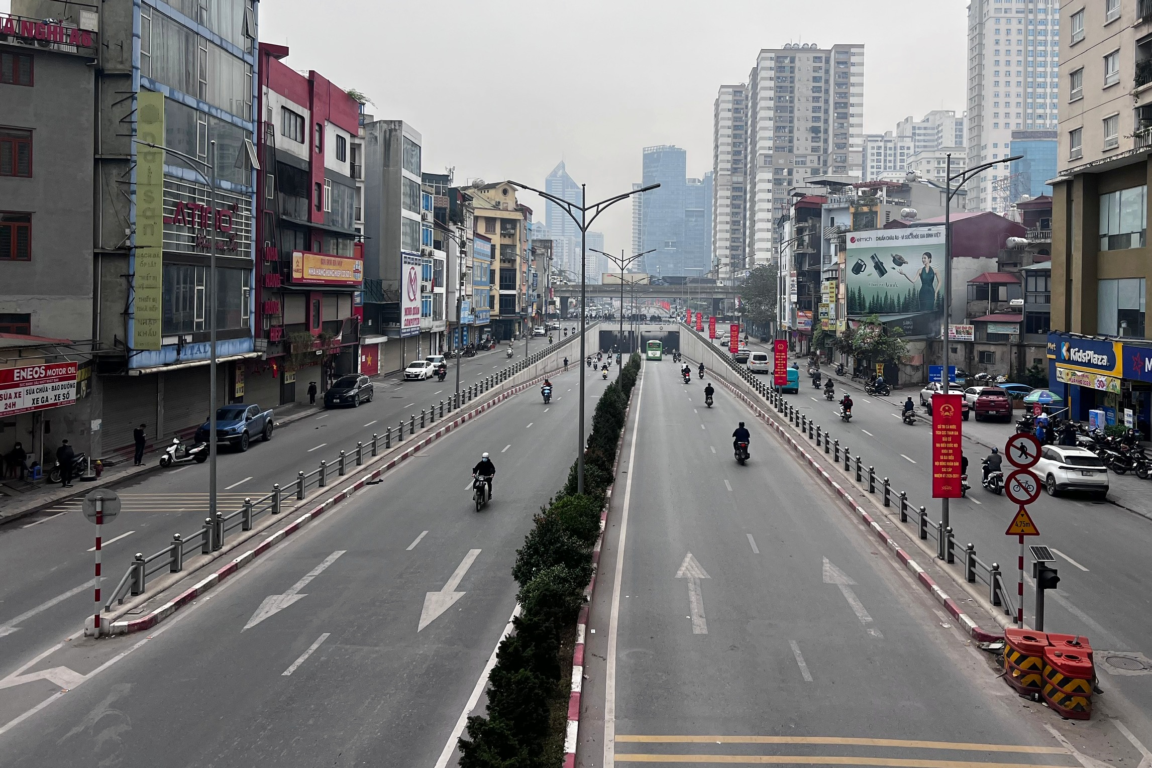 Hầm chui 700 tỉ đồng ở Hà Nội xuất hiện nhiều vết nứt - Ảnh 3.