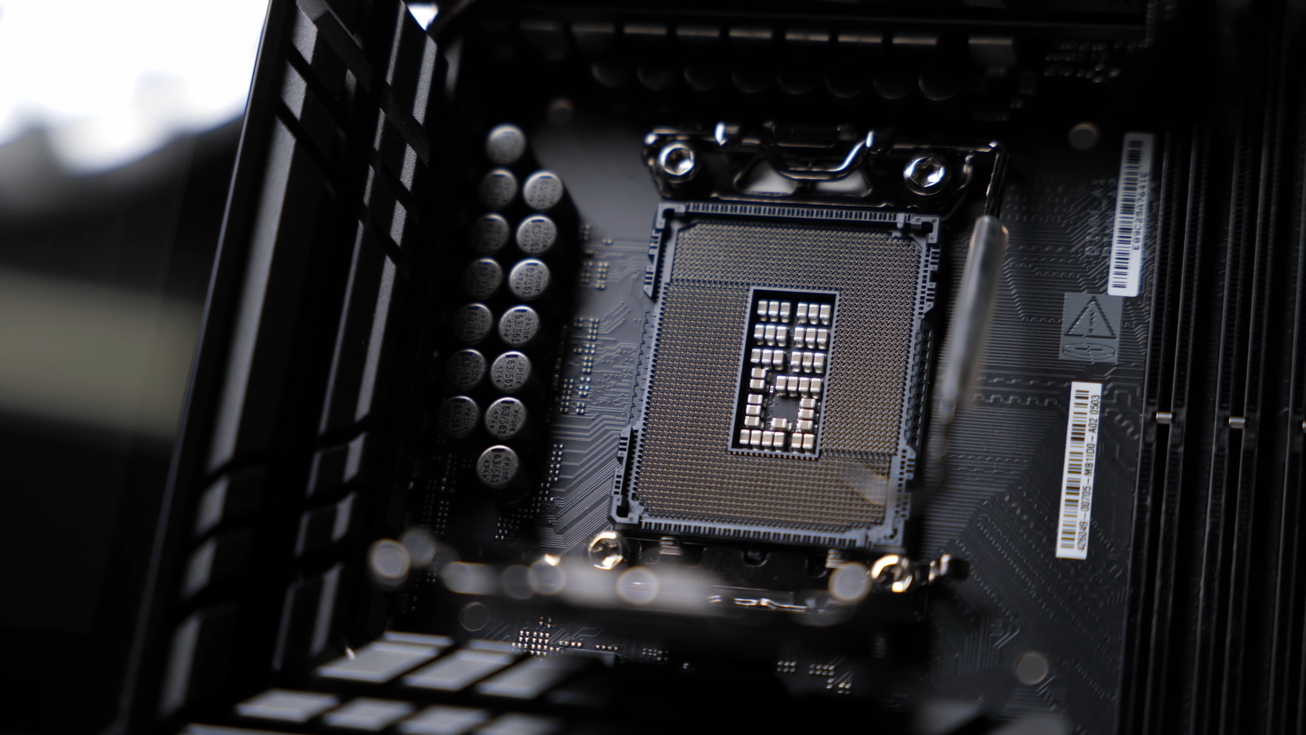 Intel có thể kéo dài vòng đời socket CPU để cạnh tranh với AMD  - Ảnh 1.