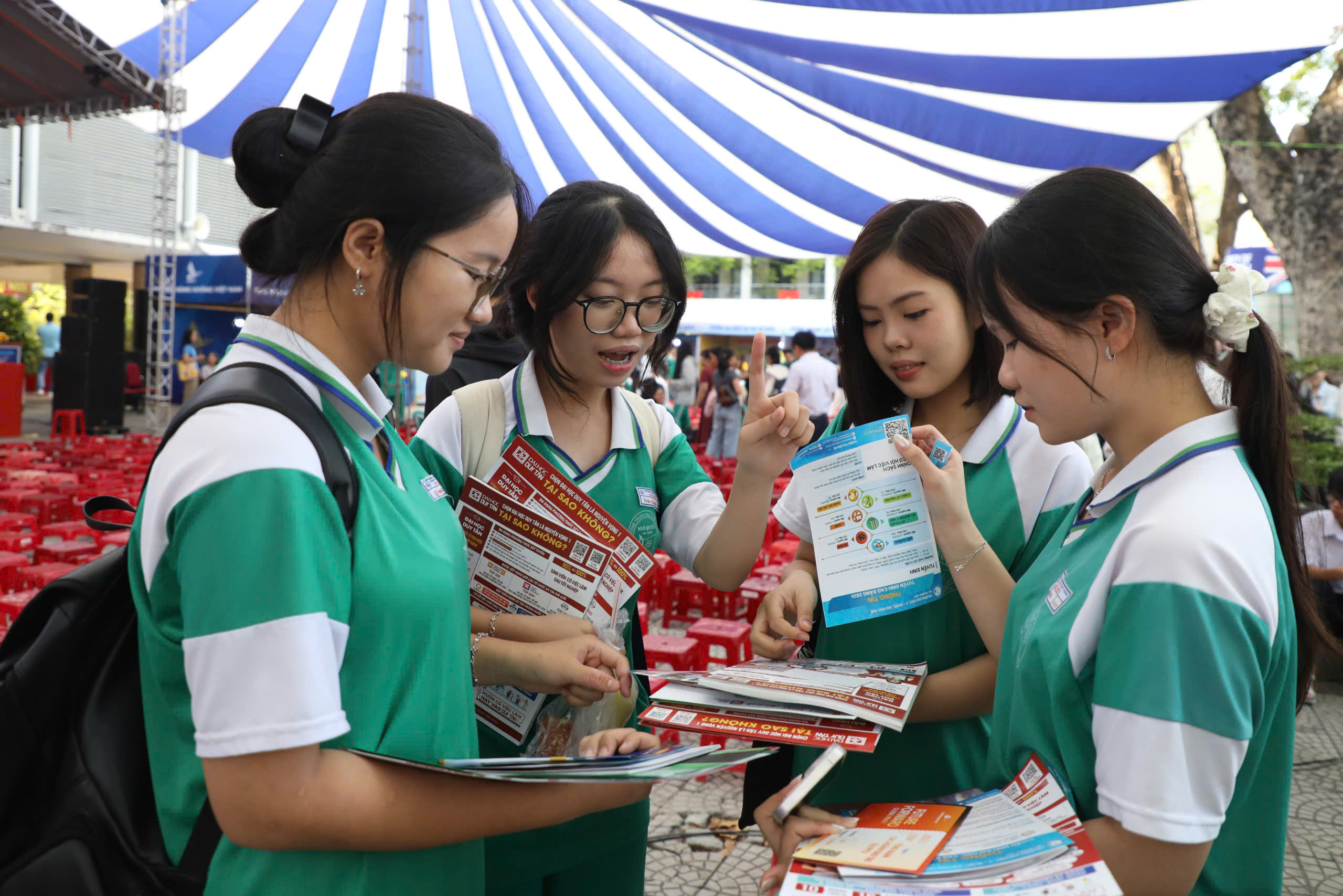 X&eacute;t tuyển ĐH: Liệu c&oacute; c&ocirc;ng thức 'v&agrave;ng' để tr&uacute;ng tuyển ngay nguyện vọng đầu ti&ecirc;n? - Ảnh 2.