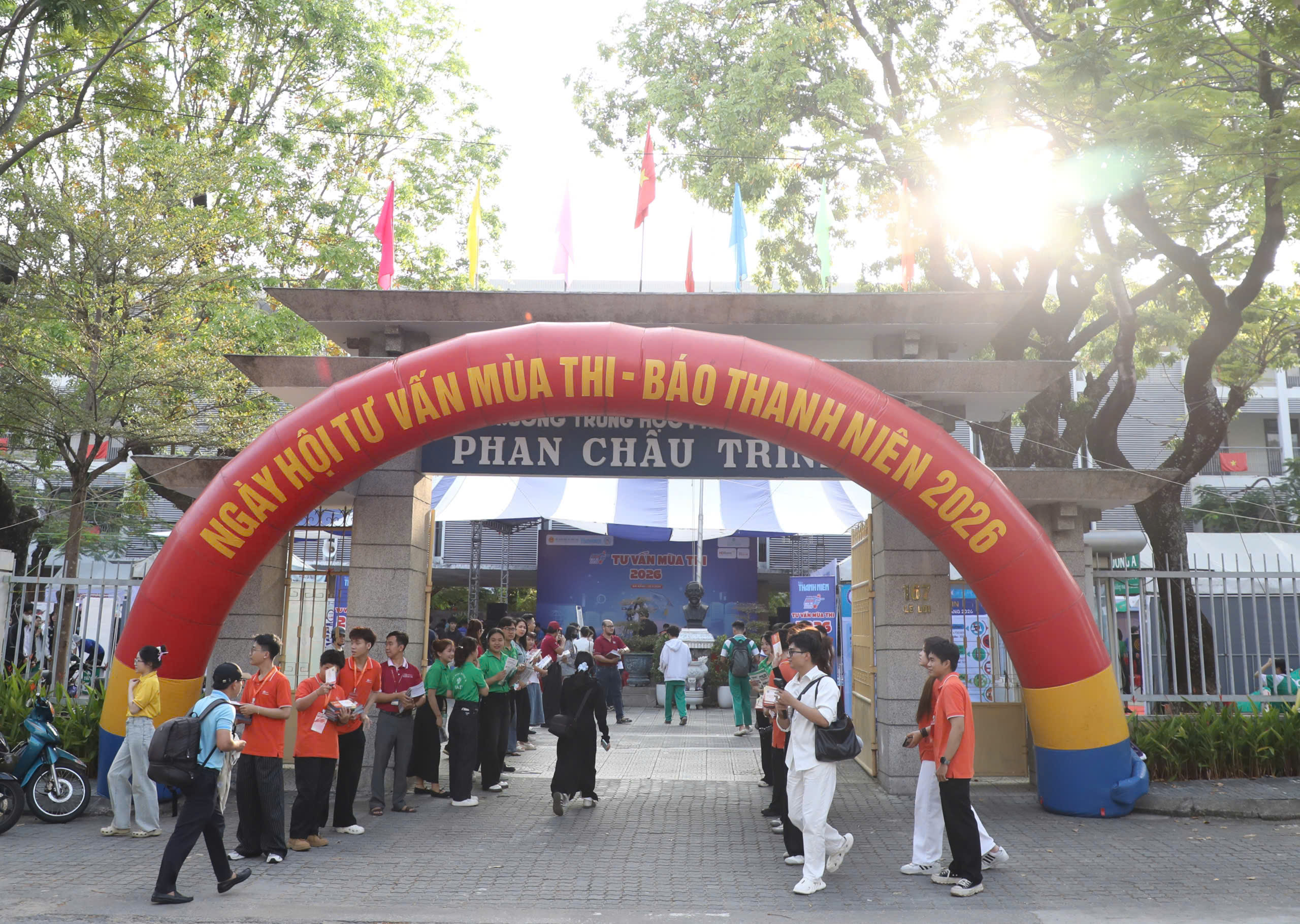 X&eacute;t tuyển ĐH: Liệu c&oacute; c&ocirc;ng thức 'v&agrave;ng' để tr&uacute;ng tuyển ngay nguyện vọng đầu ti&ecirc;n? - Ảnh 1.