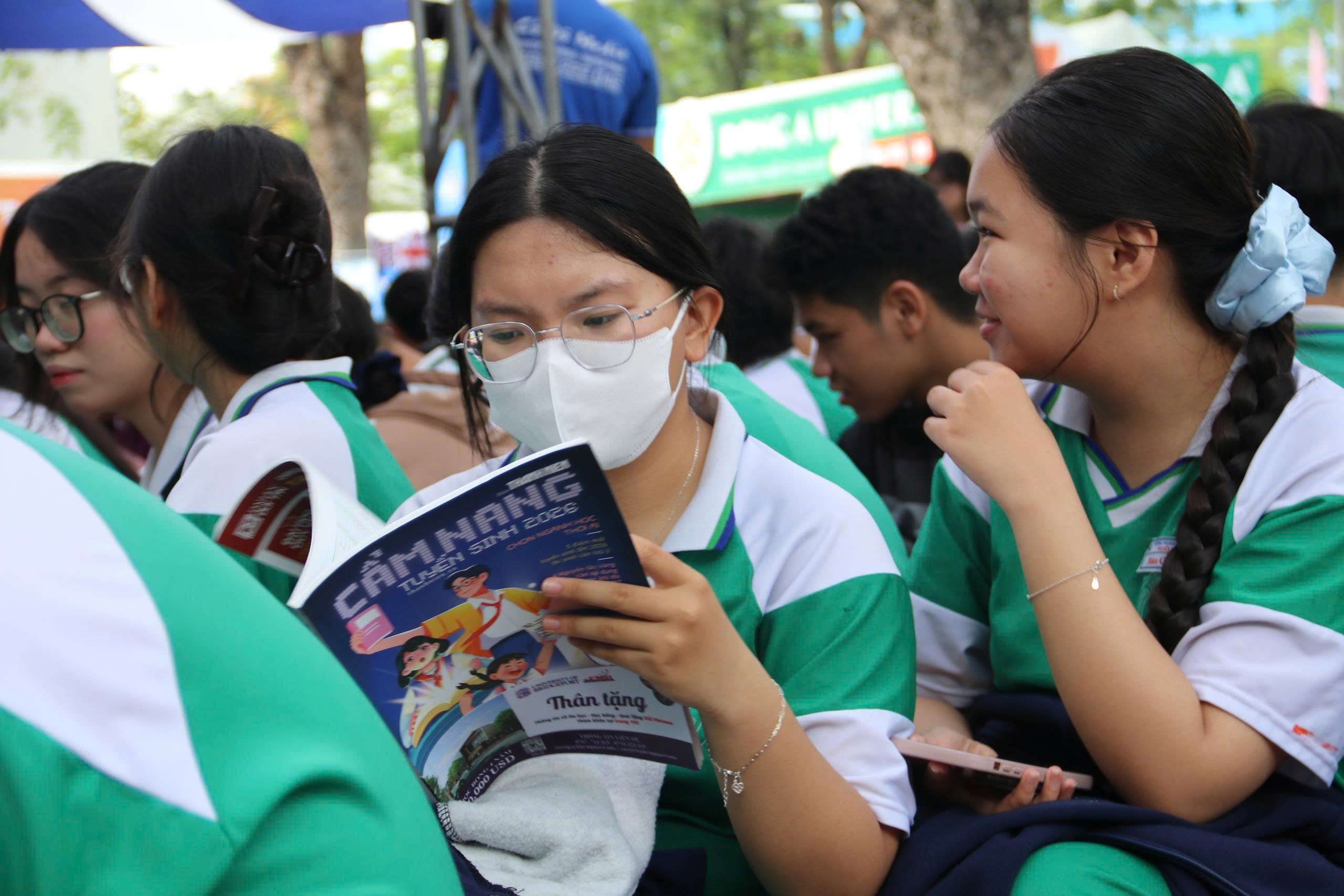 X&eacute;t tuyển ĐH: Liệu c&oacute; c&ocirc;ng thức 'v&agrave;ng' để tr&uacute;ng tuyển ngay nguyện vọng đầu ti&ecirc;n? - Ảnh 4.