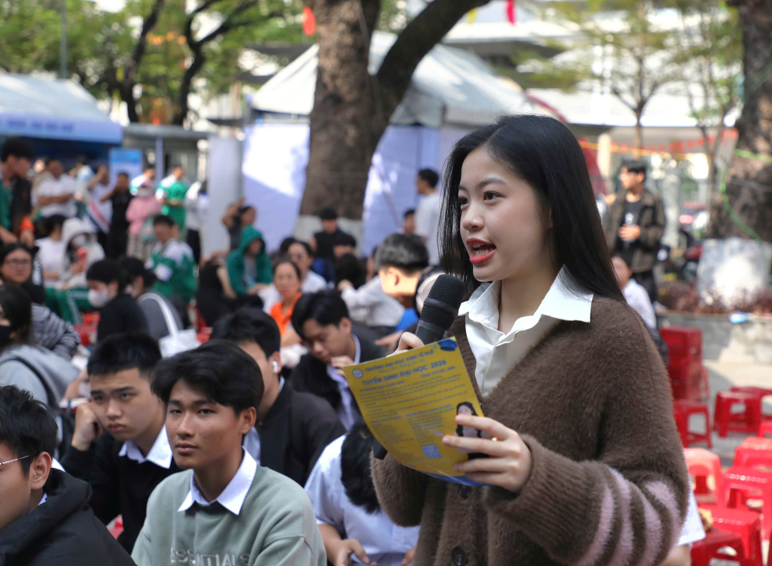 X&eacute;t tuyển ĐH: Liệu c&oacute; c&ocirc;ng thức 'v&agrave;ng' để tr&uacute;ng tuyển ngay nguyện vọng đầu ti&ecirc;n? - Ảnh 18.