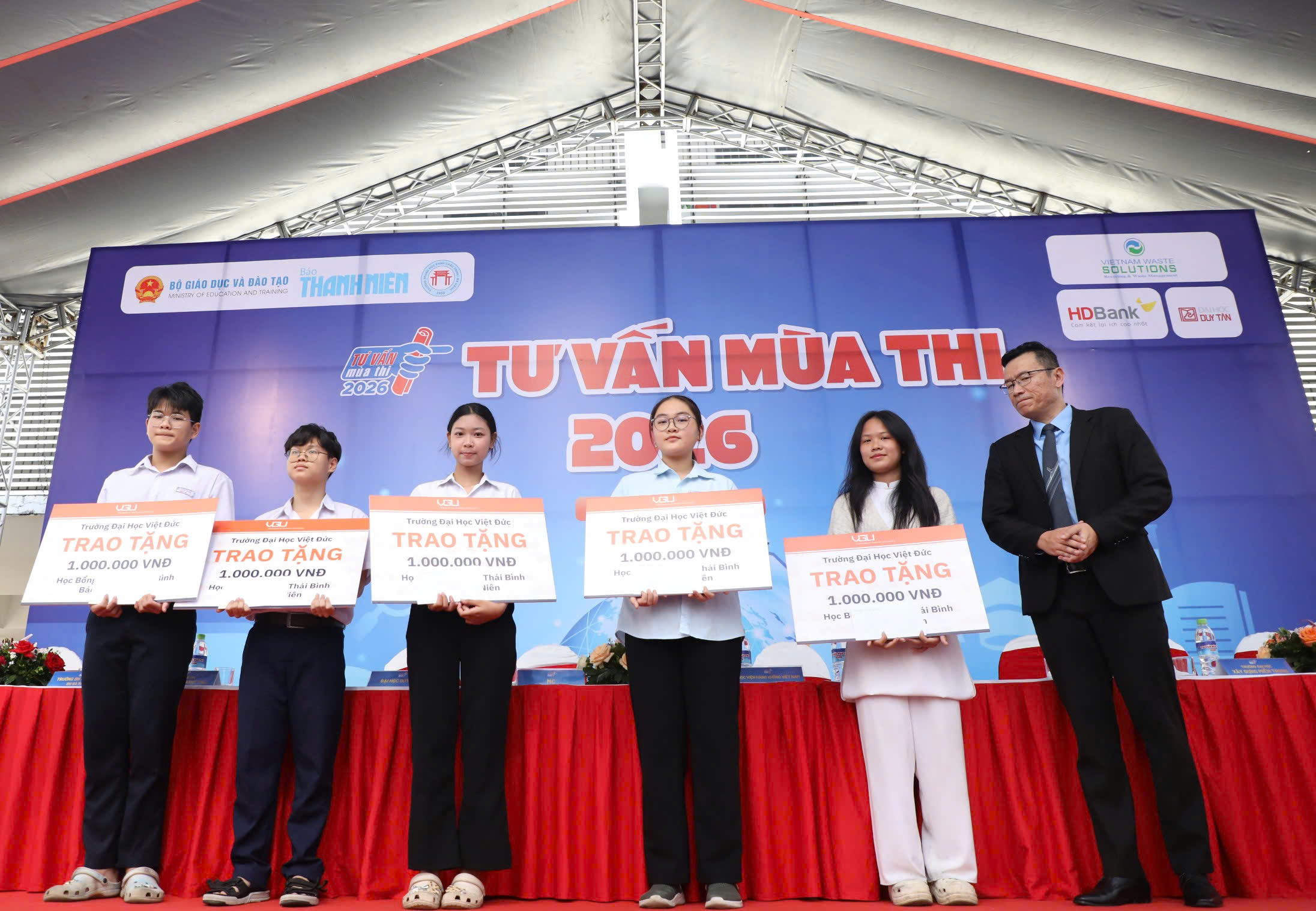 Tuyển sinh ĐH 2026: Phương thức x&eacute;t tuyển n&agrave;o c&oacute; nhiều lợi thế? - Ảnh 16.