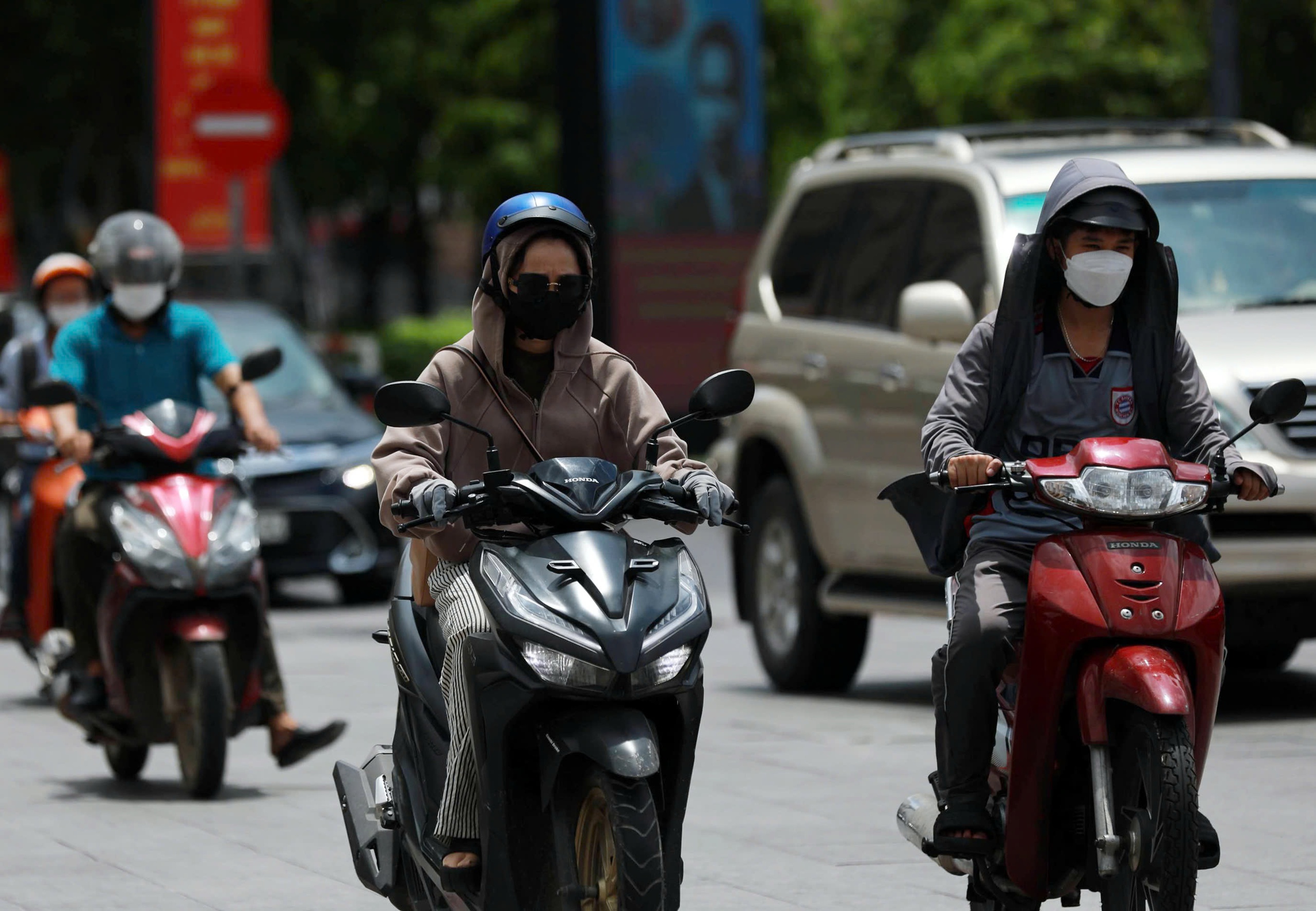 Hôm nay, TP.HCM nắng nóng đạt mức cao nhất kể từ đầu mùa  - Ảnh 1.