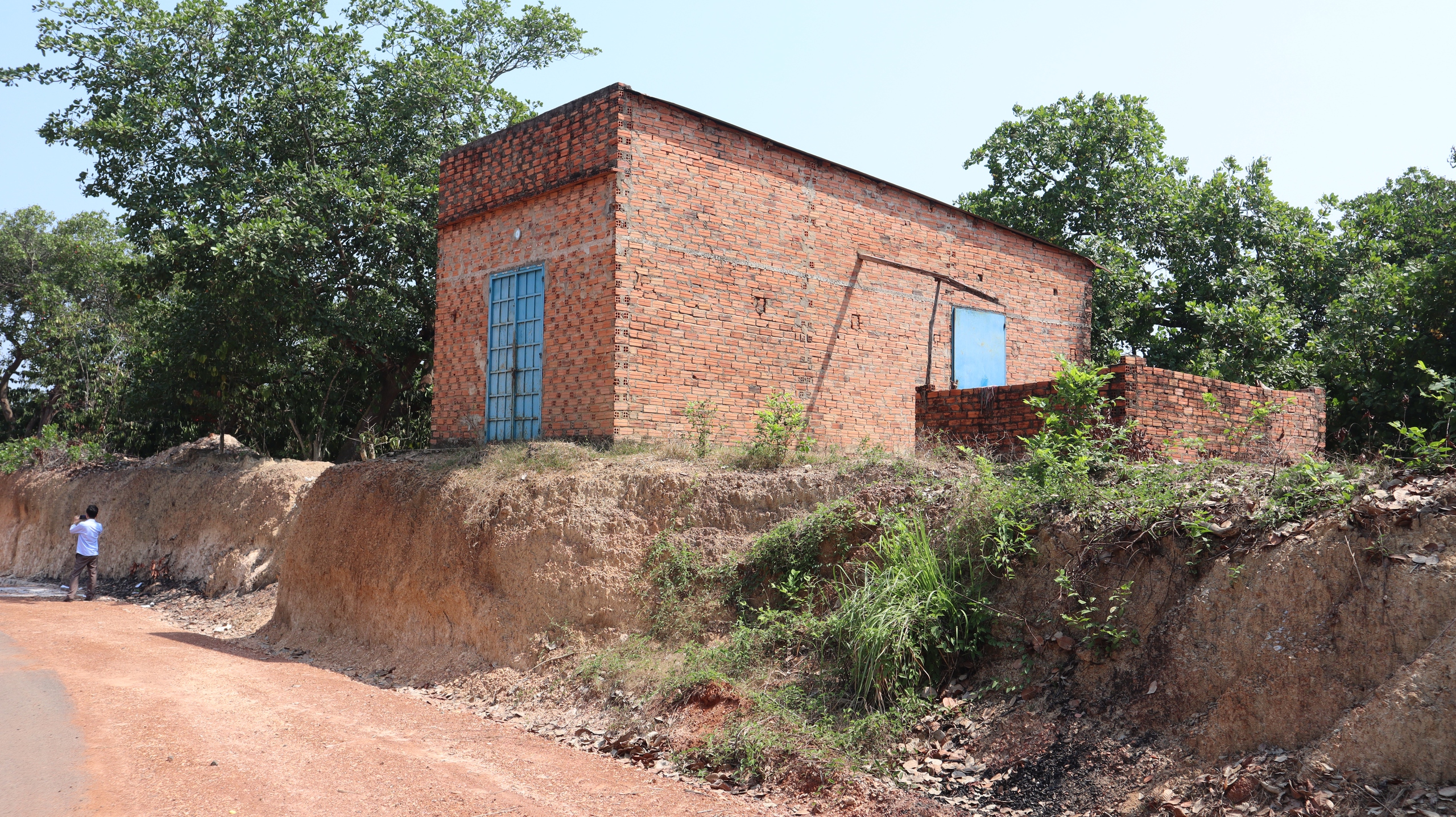 Đồng Nai: Thêm tuyến đường thi công khiến nhà dân chênh vênh bên mép vực sâu   - Ảnh 6.