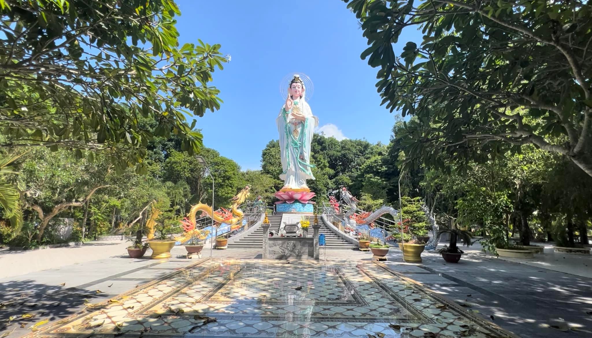 Ng&ocirc;i ch&ugrave;a miền T&acirc;y lo hậu sự cho h&agrave;ng ng&agrave;n người suốt nhiều năm - Ảnh 5.