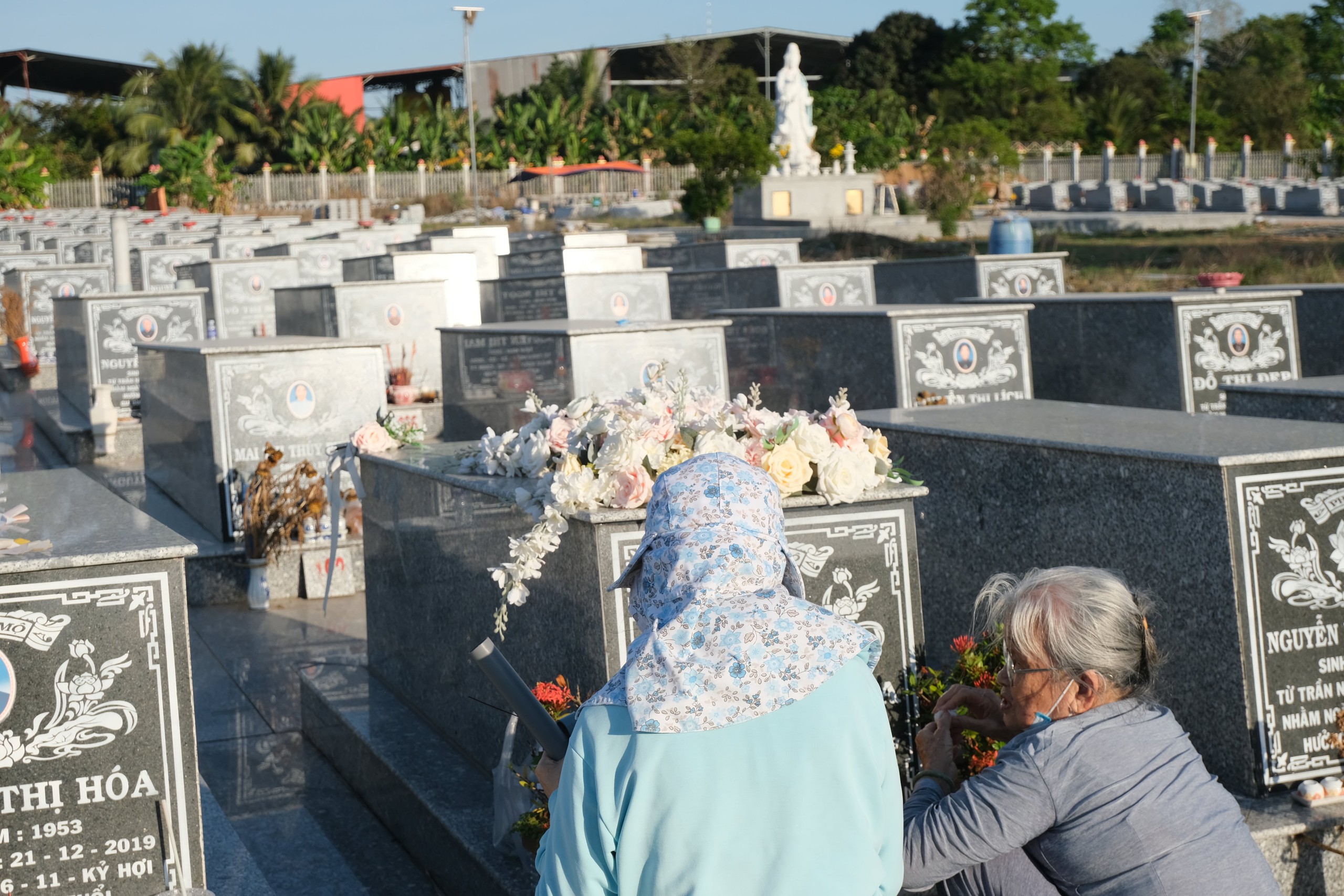 Ng&ocirc;i ch&ugrave;a miền T&acirc;y lo hậu sự cho h&agrave;ng ng&agrave;n người suốt nhiều năm - Ảnh 6.