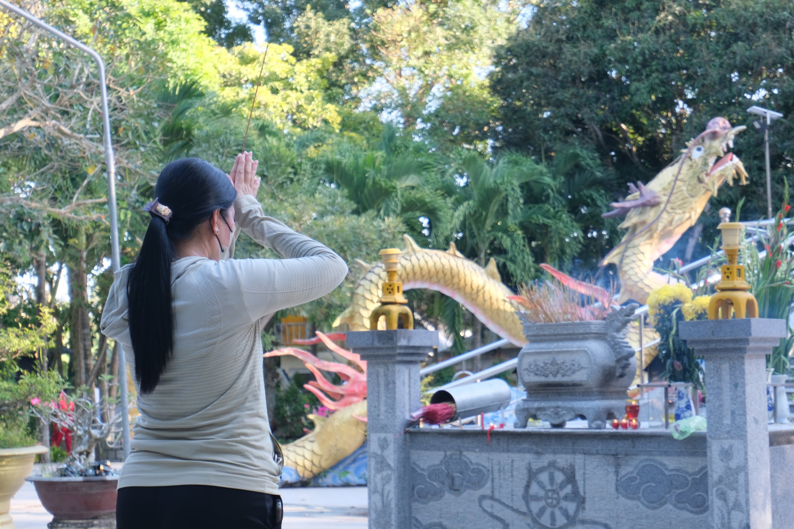 Ng&ocirc;i ch&ugrave;a miền T&acirc;y lo hậu sự cho h&agrave;ng ng&agrave;n người suốt nhiều năm - Ảnh 7.