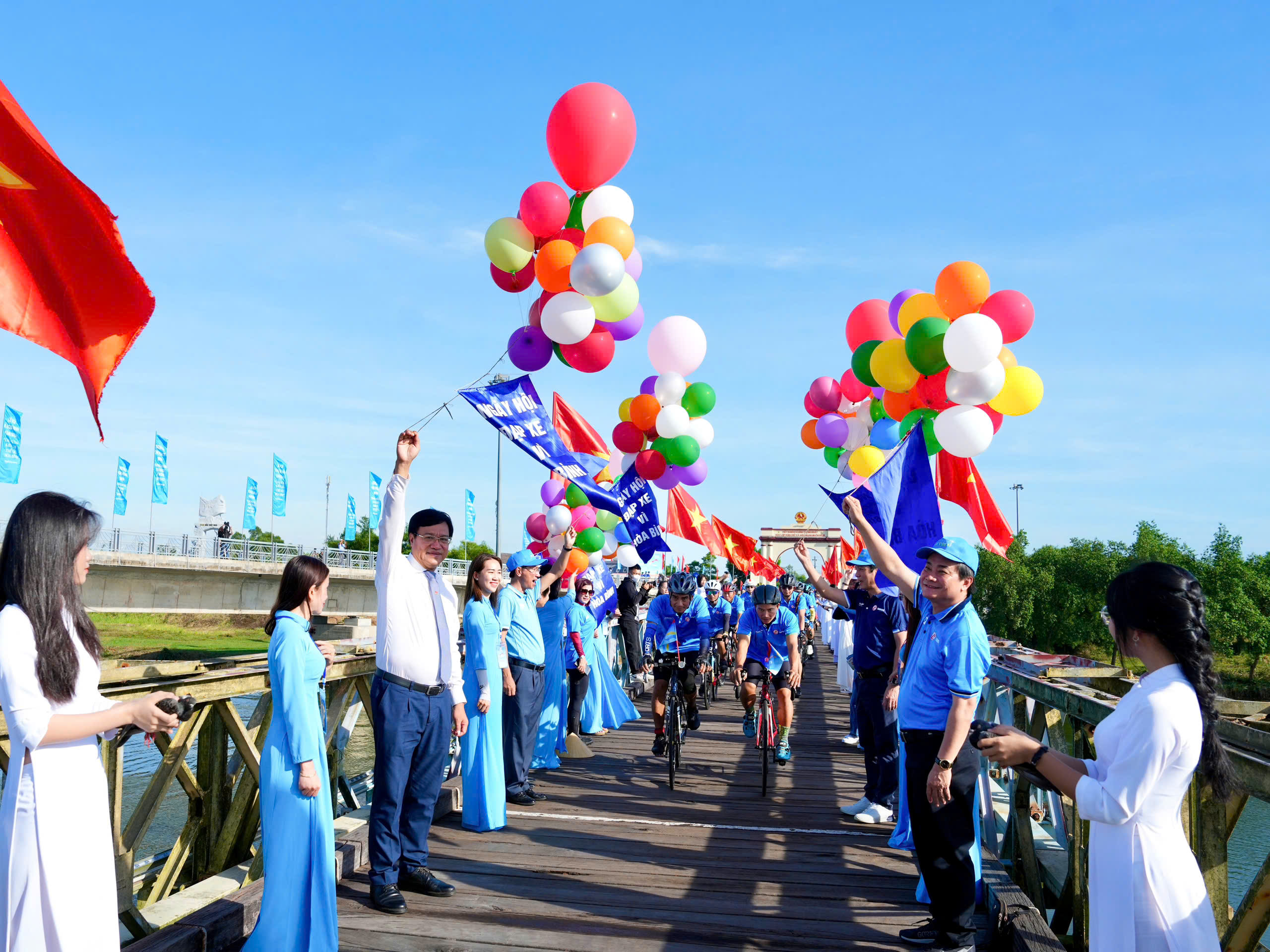 Ng&agrave;y hội đạp xe V&igrave; h&ograve;a b&igrave;nh trở lại Quảng Trị v&agrave;o th&aacute;ng 4- Ảnh 1.