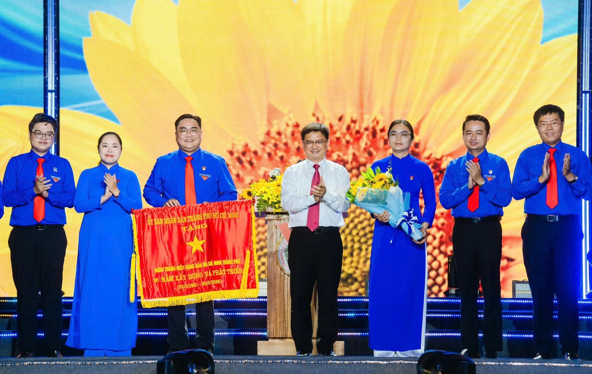 Nơi nào cần sự dấn thân, hy sinh đều có sự hiện diện của người trẻ - Ảnh 5.