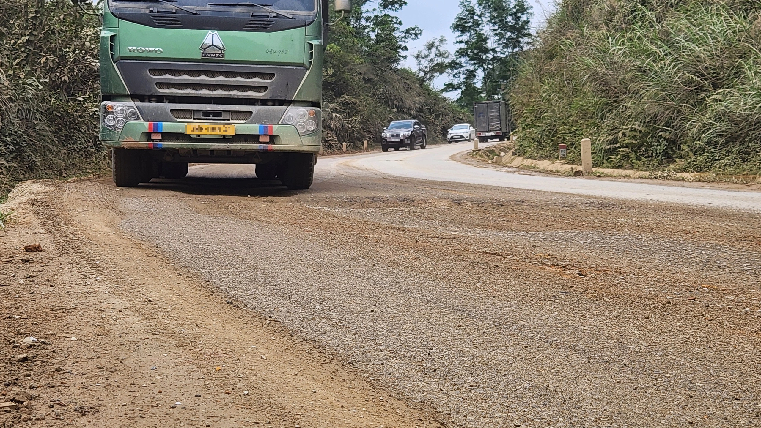 H&agrave;ng loạt 'bẫy' ổ voi, ổ g&agrave; tr&ecirc;n quốc lộ 15 qua H&agrave; Tĩnh- Ảnh 2.