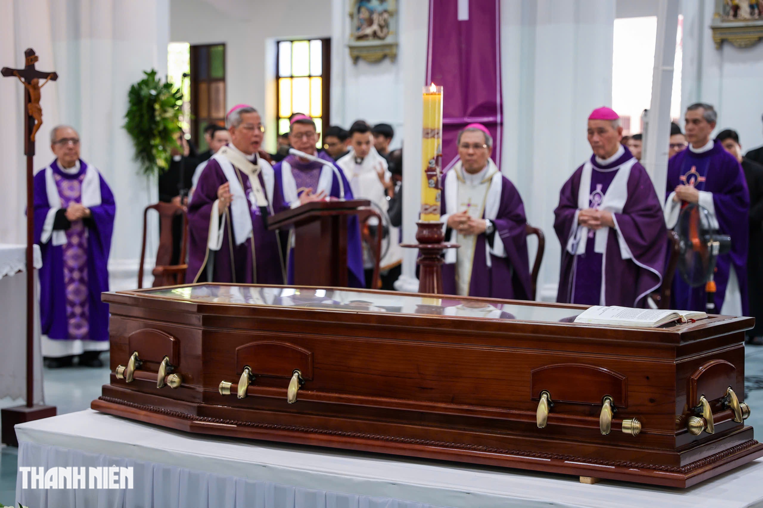 Tôn nghiêm nghi thức tẩn liệm Đức Hồng y Gioan Baotixita Phạm Minh Mẫn- Ảnh 7. Tôn nghiêm nghi thức tẩn liệm Đức Hồng y Gioan Baotixita Phạm Minh Mẫn- Ảnh 7.