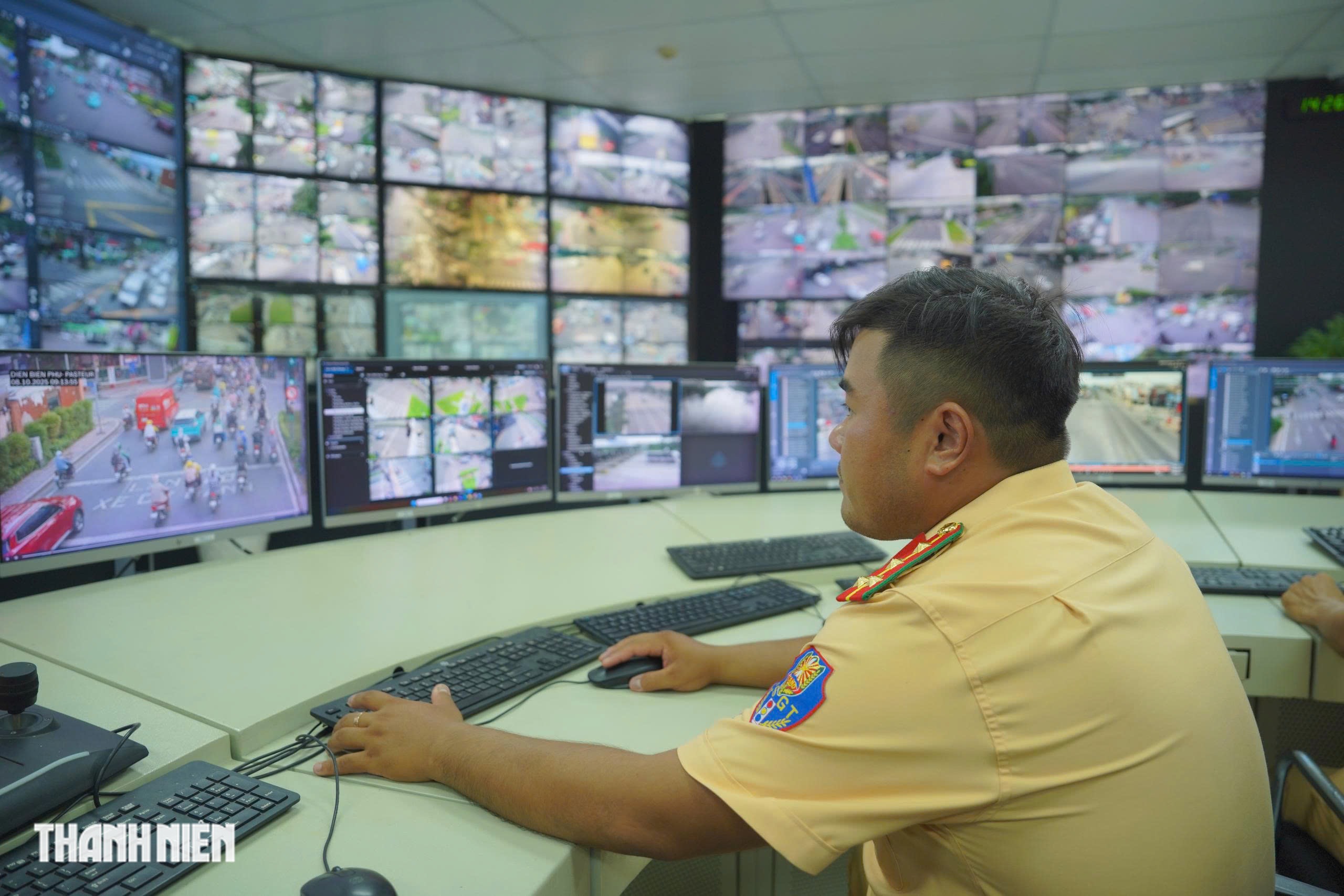 Vượt đ&egrave;n đỏ chở người cấp cứu bị phạt nguội: Cục CSGT chỉ c&aacute;ch xử l&yacute; - Ảnh 2.