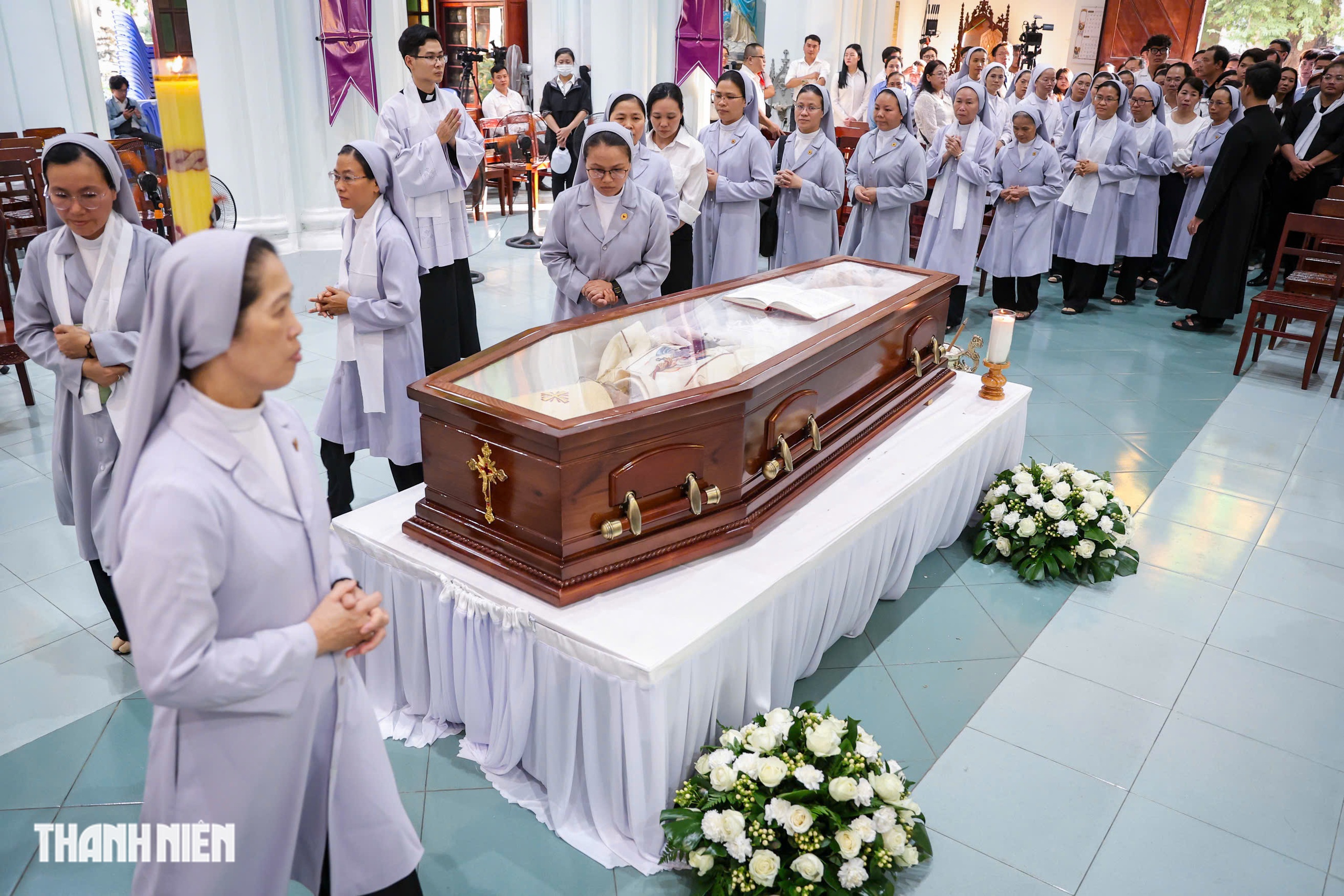 Tôn nghiêm nghi thức tẩn liệm Đức Hồng y Gioan Baotixita Phạm Minh Mẫn- Ảnh 11. Tôn nghiêm nghi thức tẩn liệm Đức Hồng y Gioan Baotixita Phạm Minh Mẫn- Ảnh 11.