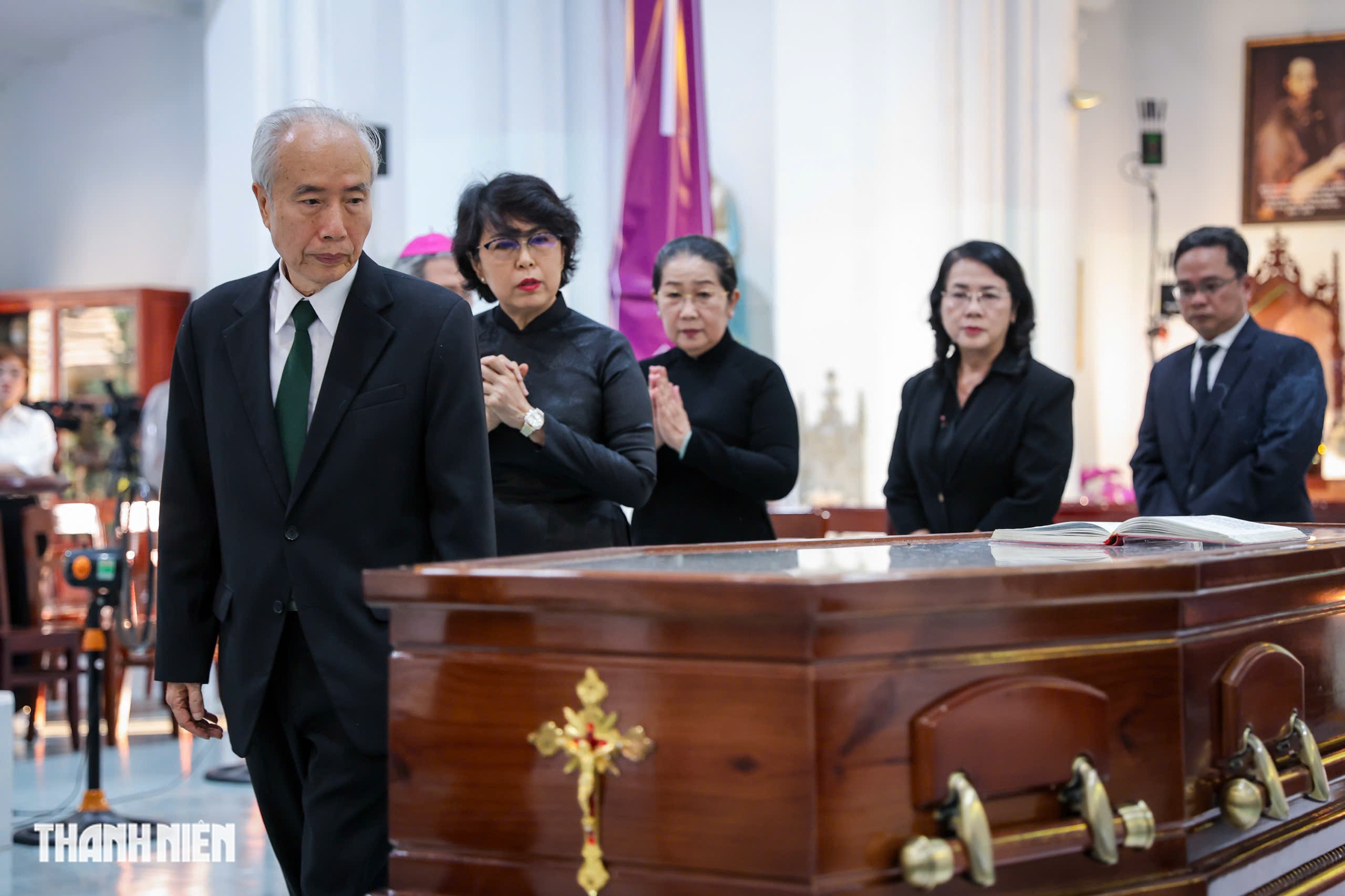 Lãnh đạo TP.HCM viếng Đức Hồng y Gioan Baotixita Phạm Minh Mẫn- Ảnh 6. Lãnh đạo TP.HCM viếng Đức Hồng y Gioan Baotixita Phạm Minh Mẫn- Ảnh 6.