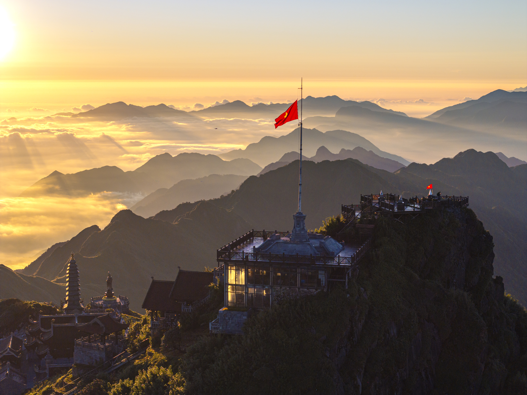 H&agrave;nh tr&igrave;nh 19 năm 'đ&aacute;nh thức' những v&ugrave;ng đất, đưa du lịch Việt tỏa s&aacute;ng rực rỡ- Ảnh 1.