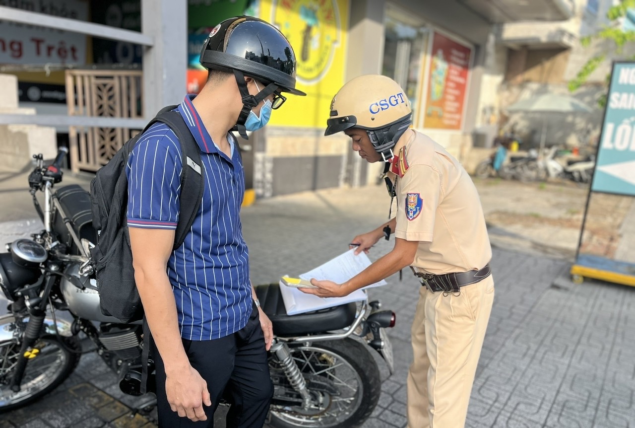 Bãi bỏ Nghị định 100 không phải 'dừng xử phạt vi phạm giao thông'- Ảnh 1. Bãi bỏ Nghị định 100 không phải 'dừng xử phạt vi phạm giao thông'- Ảnh 1.