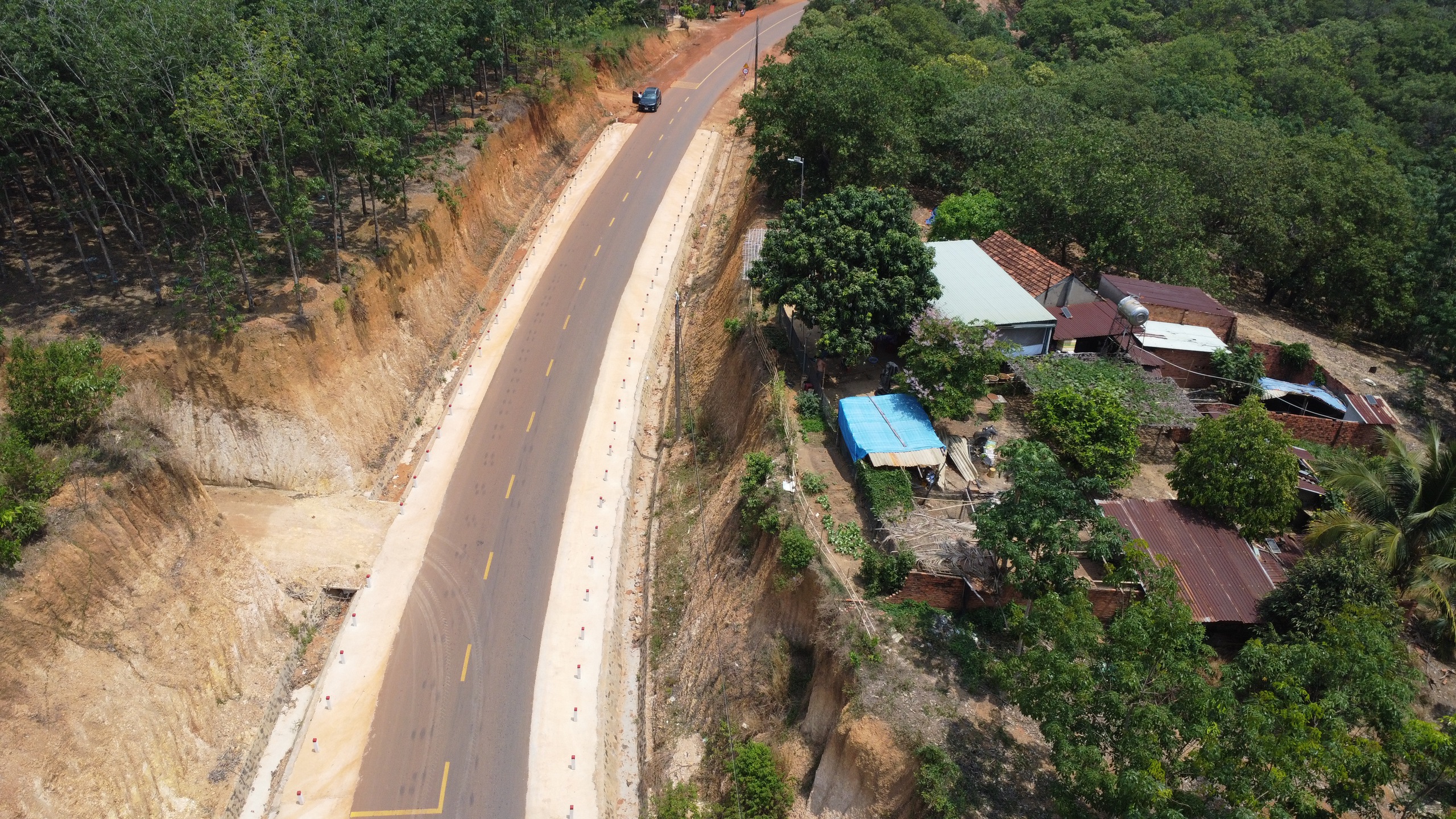Đồng Nai: Thêm tuyến đường thi công khiến nhà dân chênh vênh bên mép vực sâu   - Ảnh 11.
