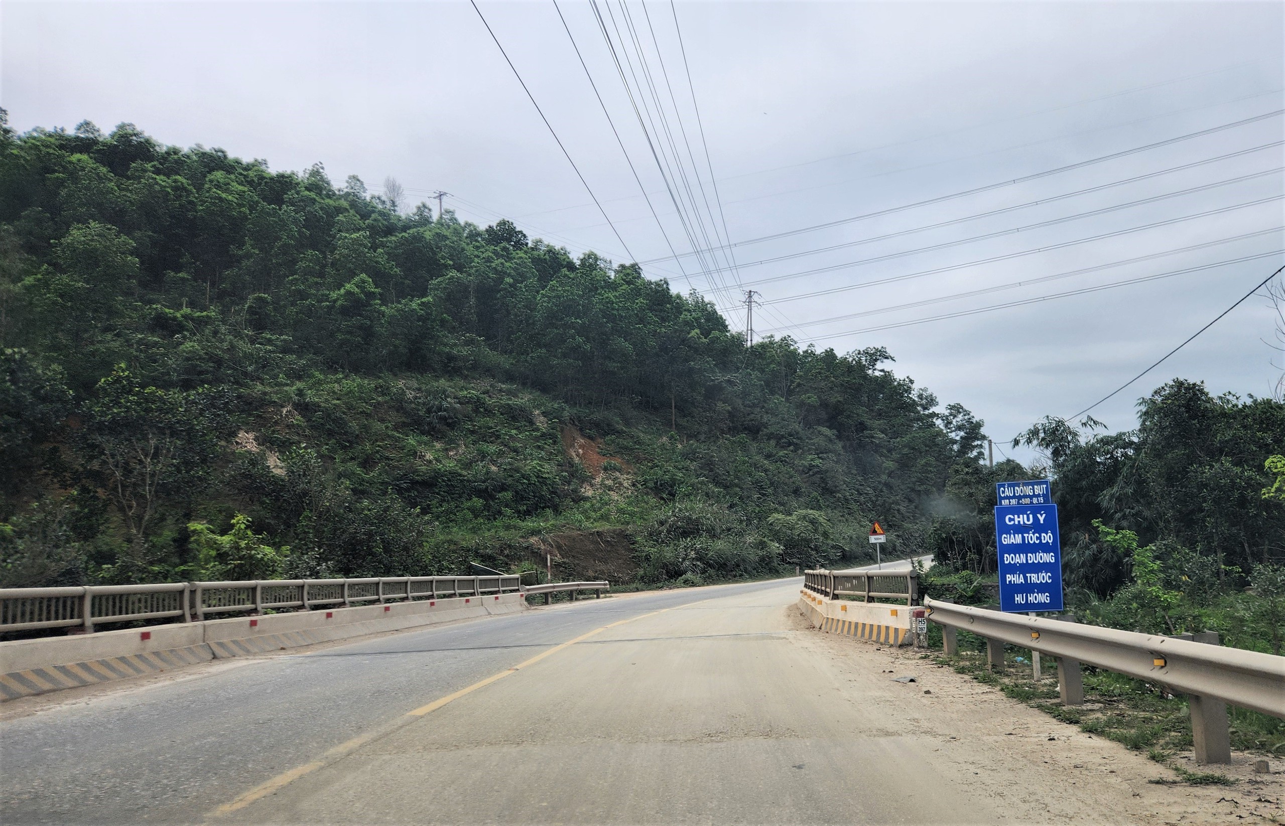 H&agrave;ng loạt 'bẫy' ổ voi, ổ g&agrave; tr&ecirc;n quốc lộ 15 qua H&agrave; Tĩnh- Ảnh 11.