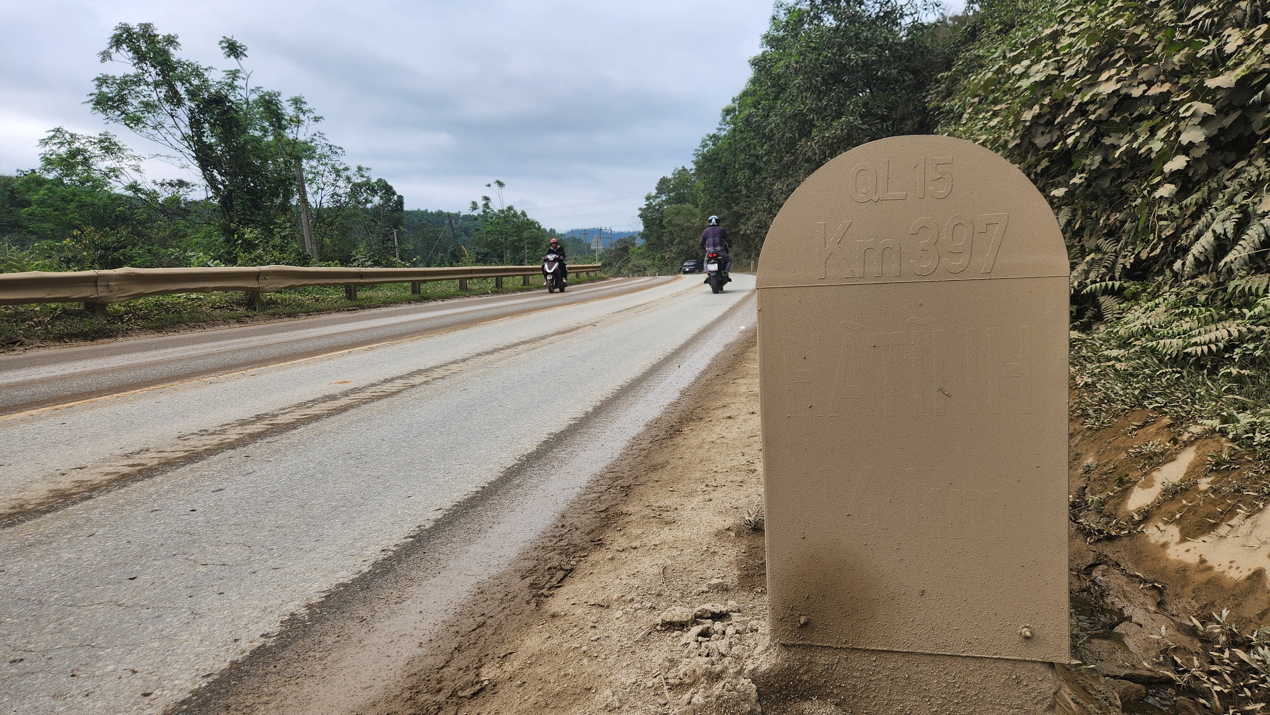 H&agrave;ng loạt 'bẫy' ổ voi, ổ g&agrave; tr&ecirc;n quốc lộ 15 qua H&agrave; Tĩnh- Ảnh 7.