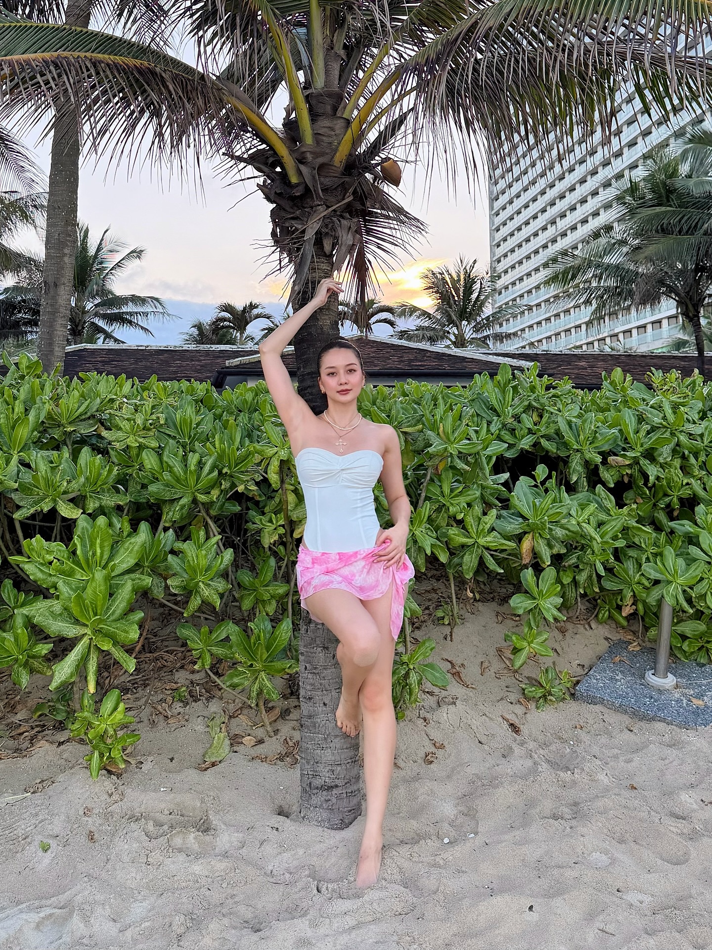 Huyền Lizzie và dàn mỹ nhân Việt khoe dáng với áo tắm - Ảnh 6.