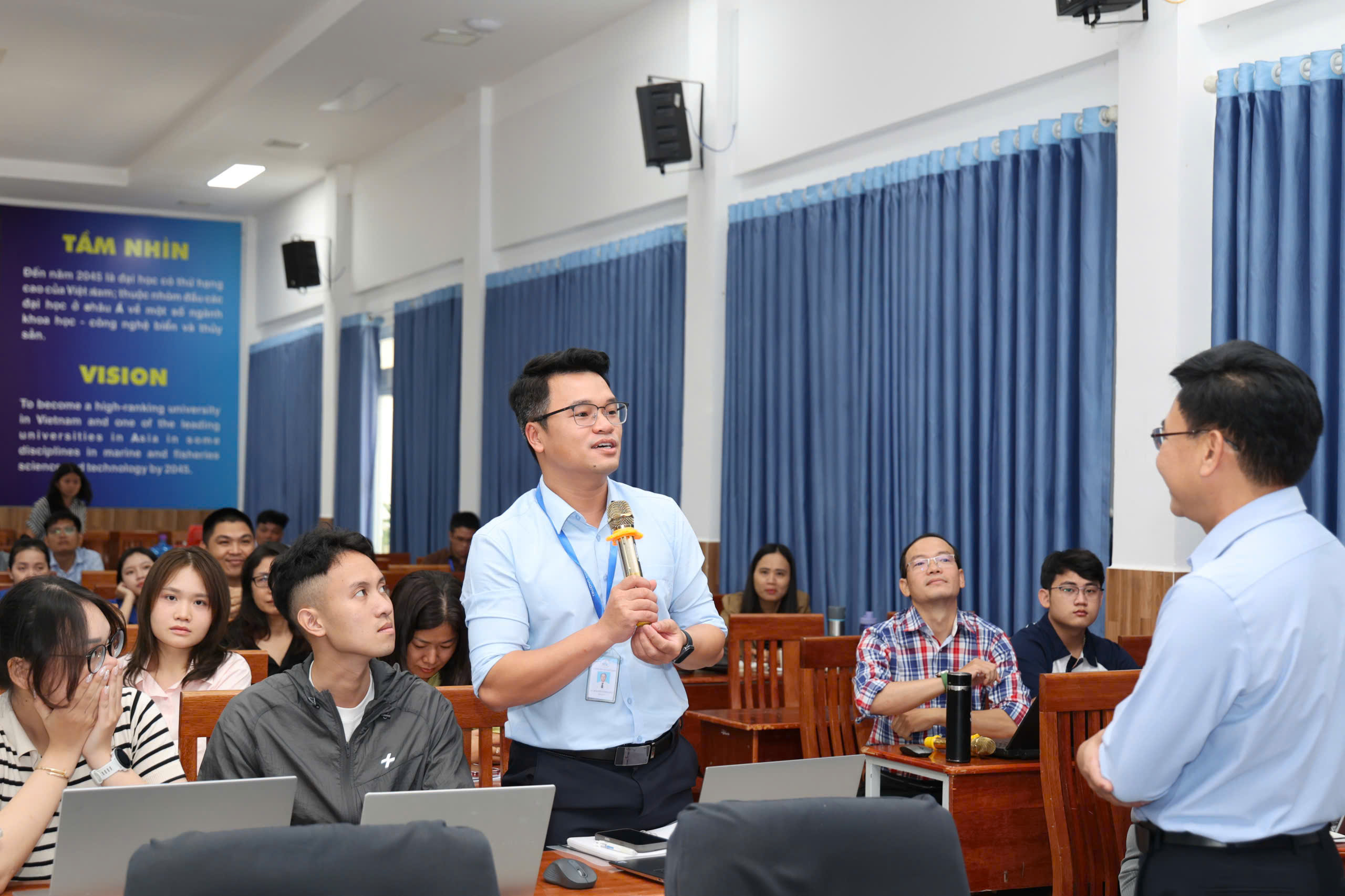 Báo Thanh Niên phối hợp Trường ĐH Nha Trang tập huấn nghiệp vụ truyền thông - Ảnh 2.