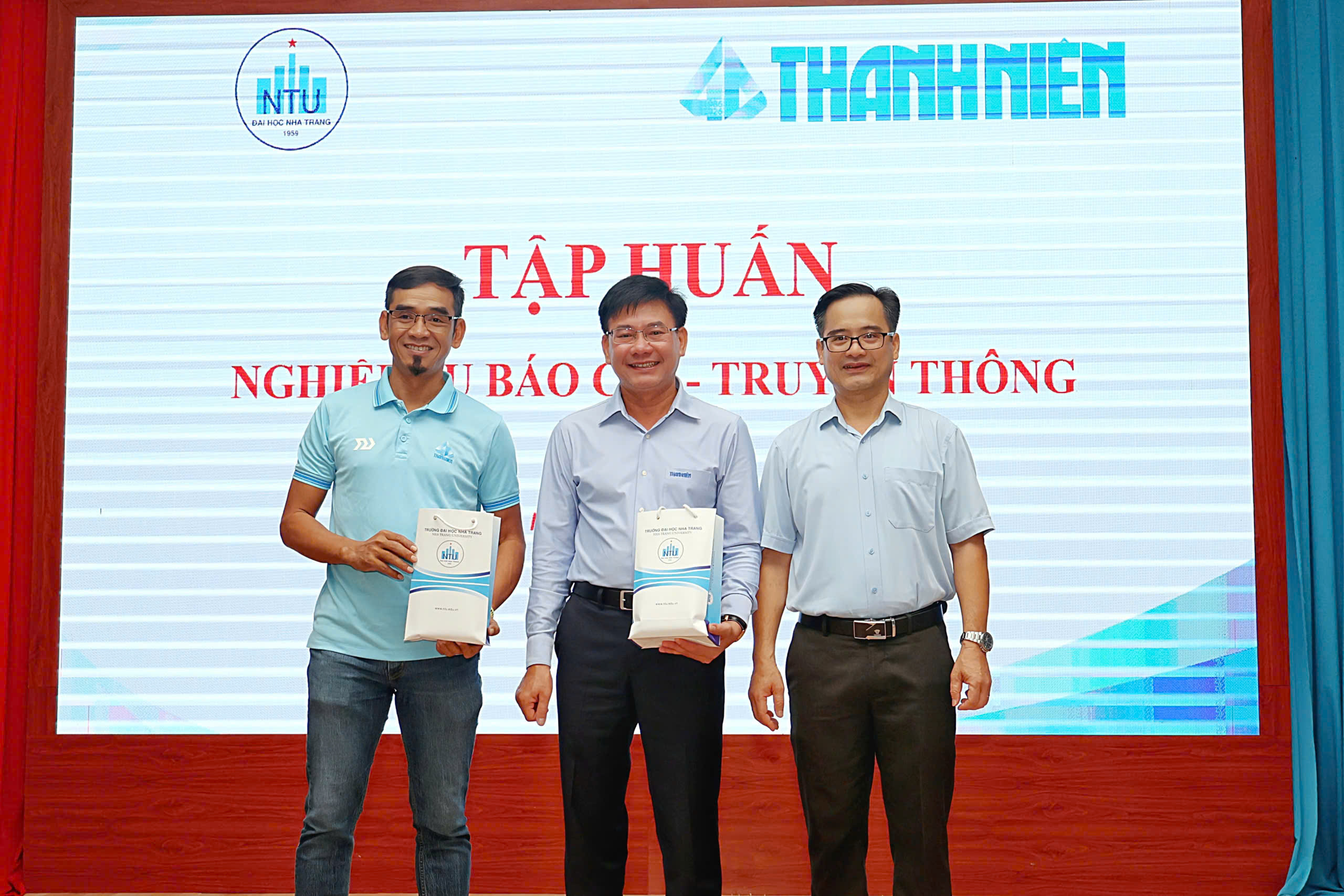Báo Thanh Niên phối hợp Trường ĐH Nha Trang tập huấn nghiệp vụ truyền thông - Ảnh 3.