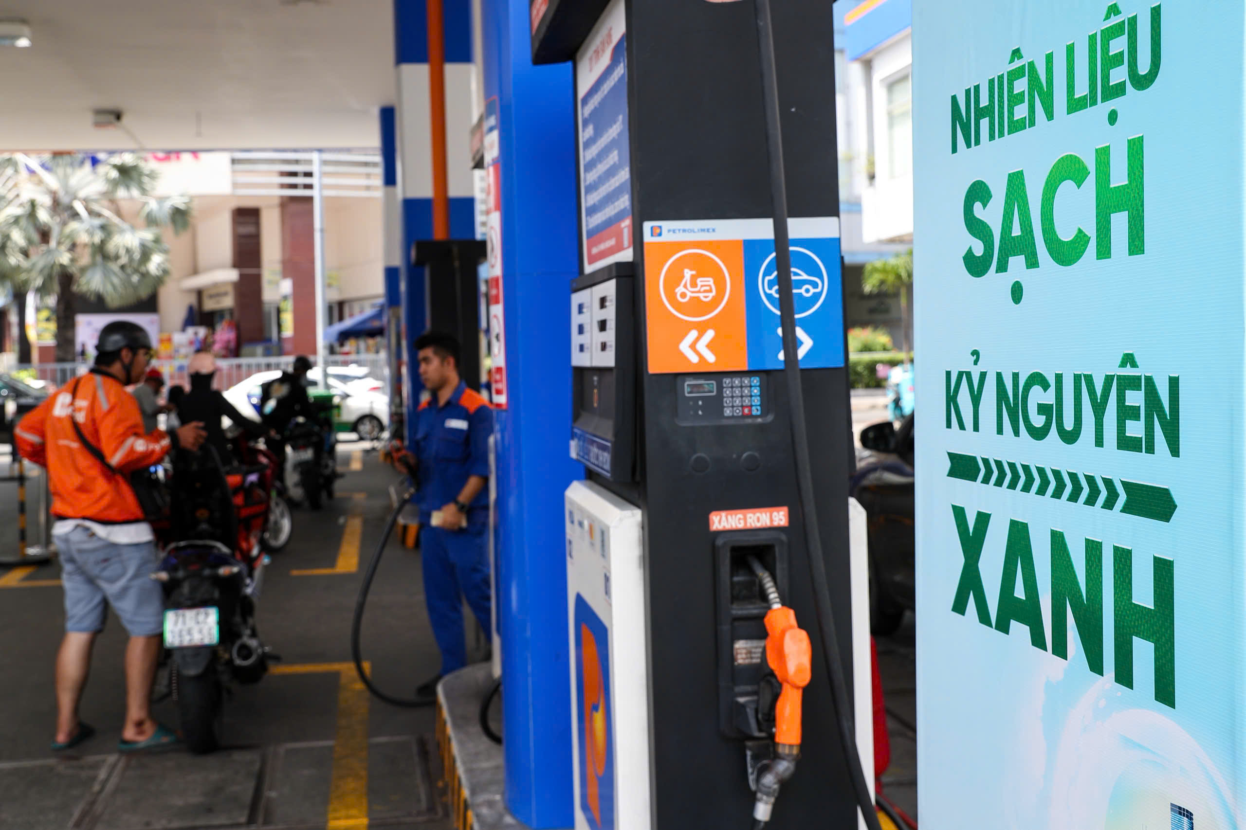 Chạy đua đưa xăng sinh học E10 ra thị trường- Ảnh 1. Chạy đua đưa xăng sinh học E10 ra thị trường- Ảnh 1.