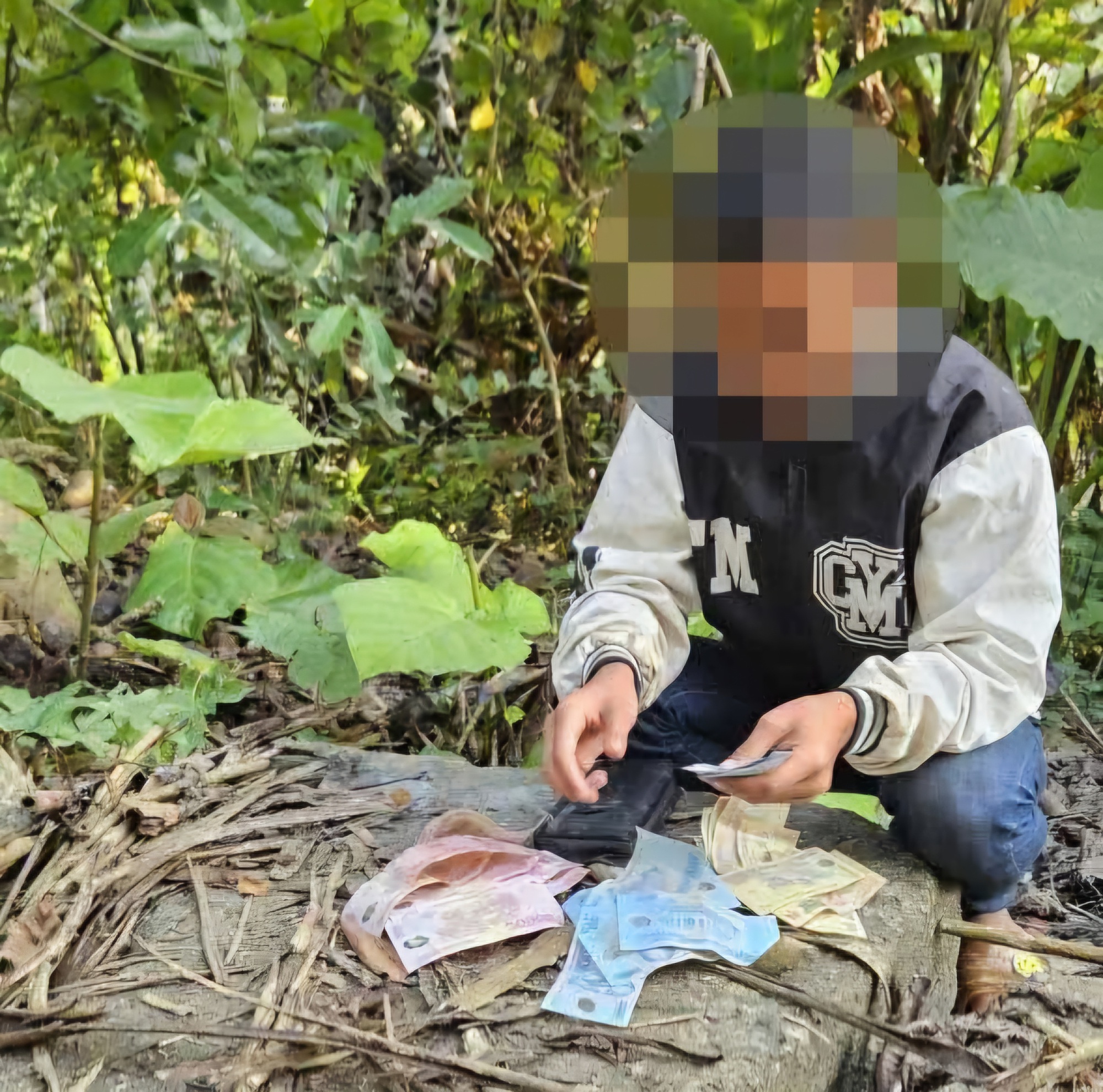 Đà Nẵng: Đột nhập trường học trộm heo đất chứa tiền, nghi phạm trẻ sa lưới- Ảnh 1.