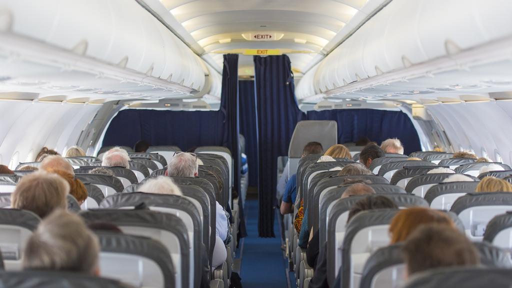 'Sốc' với cách giữ thi thể hành khách tử vong trên chuyến bay- Ảnh 1.