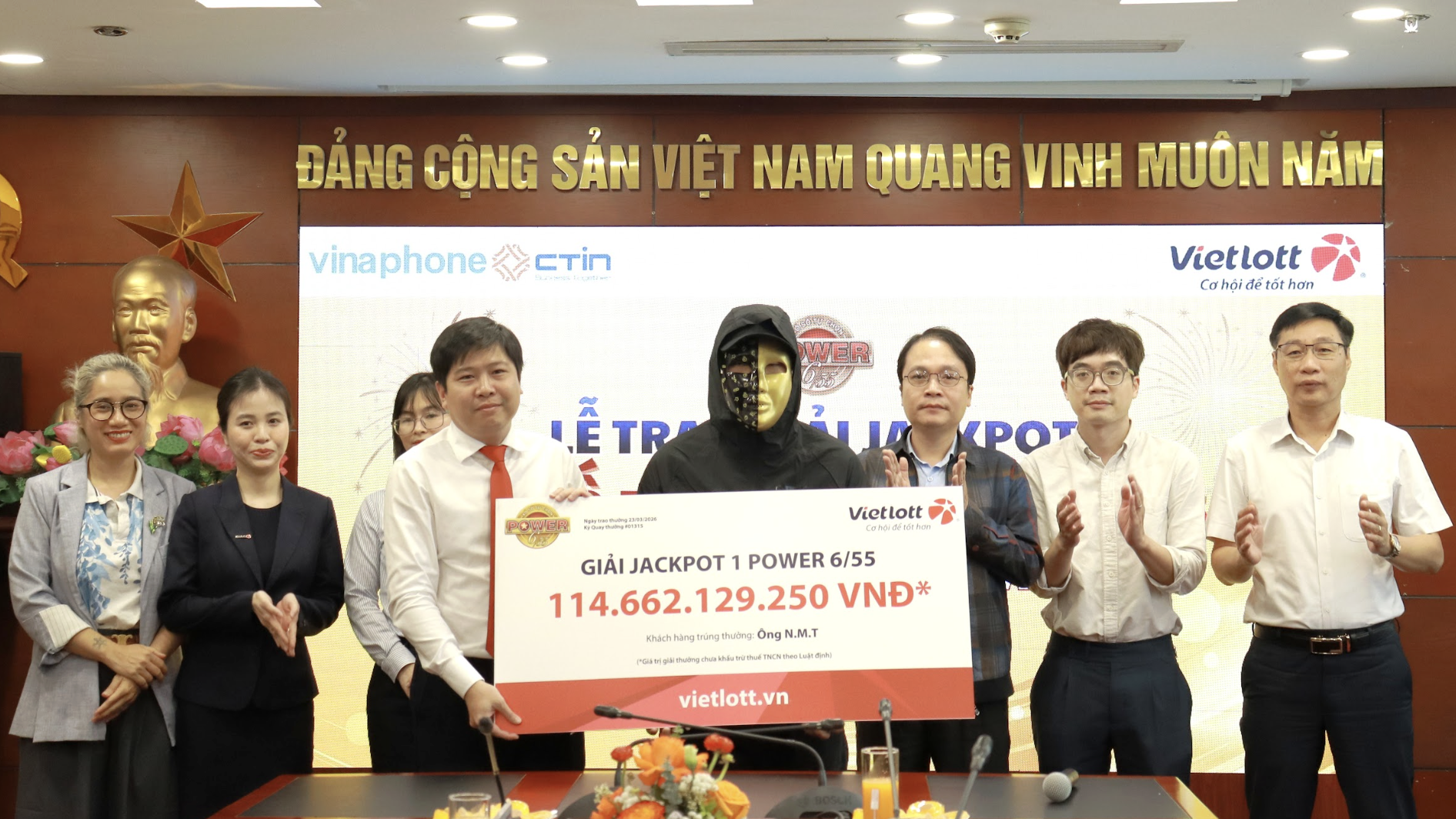 Kiên trì mua Vietlott 5 năm, trúng hơn 114 tỉ đồng- Ảnh 1.