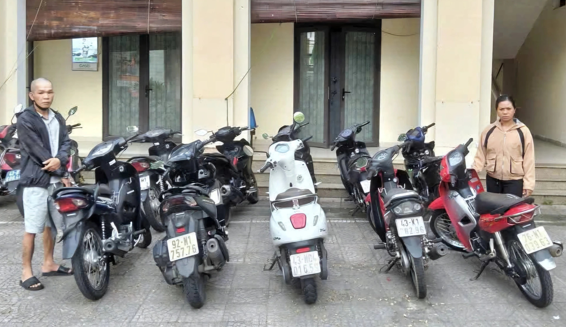 Công an mật phục,phá đường dây trộm xe máy do cặp nam nữ 'hành nghề' về đêm- Ảnh 2.