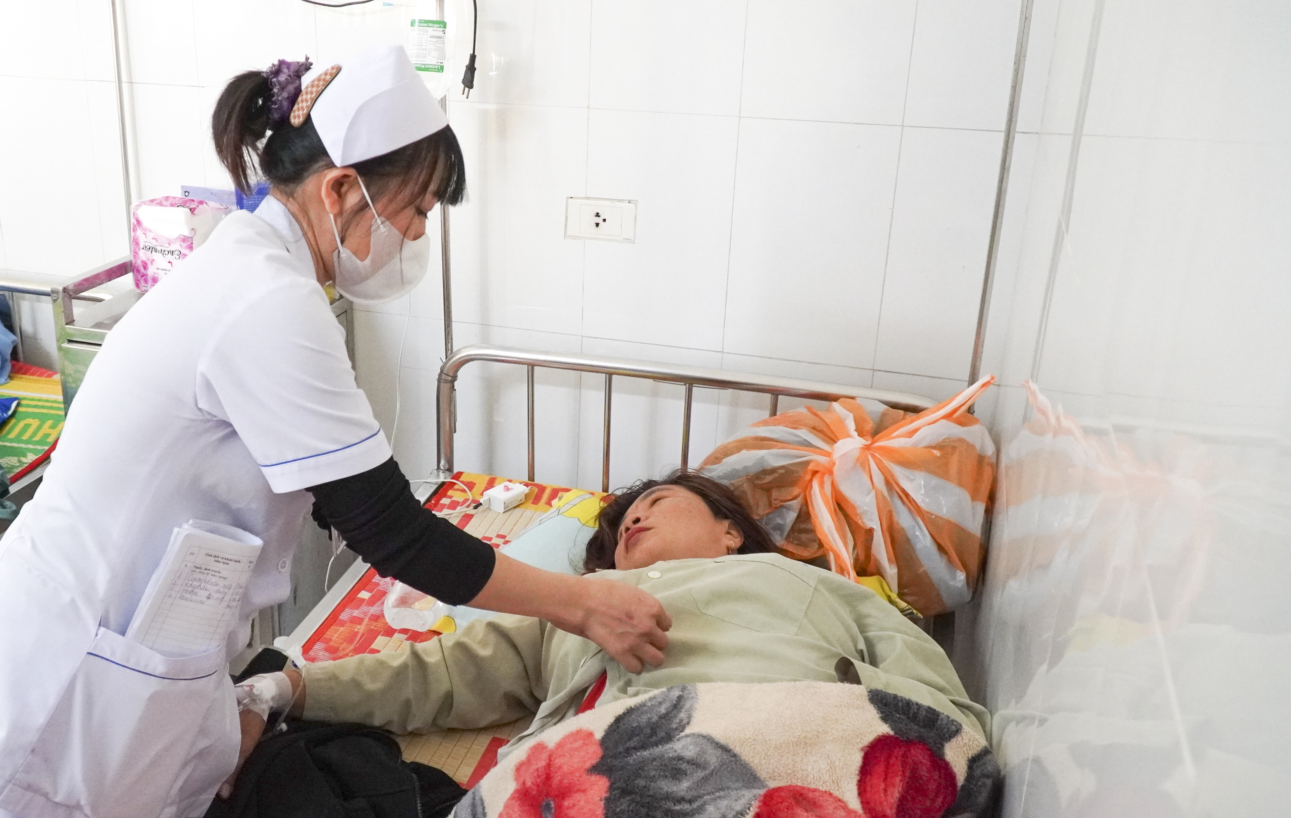 Vụ 19 người nghi ngộ độc bánh mì ở Quảng Ngãi: Tạm dừng cơ sở kinh doanh- Ảnh 1. Vụ 19 người nghi ngộ độc bánh mì ở Quảng Ngãi: Tạm dừng cơ sở kinh doanh- Ảnh 1.